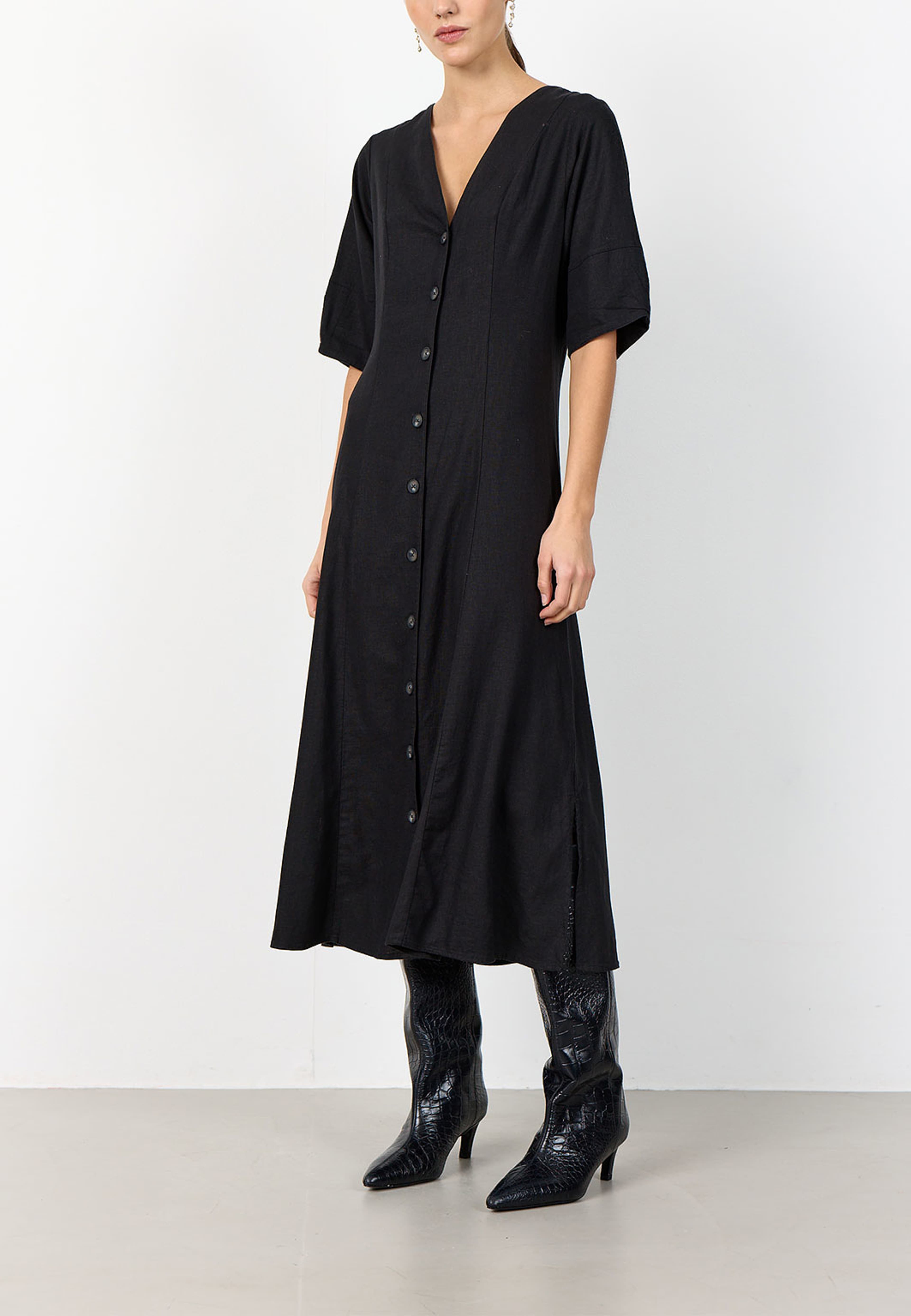 Naja 52 Dress, från Leveté Room, i färgen Black. Klicka för att öppna bilden i stort format