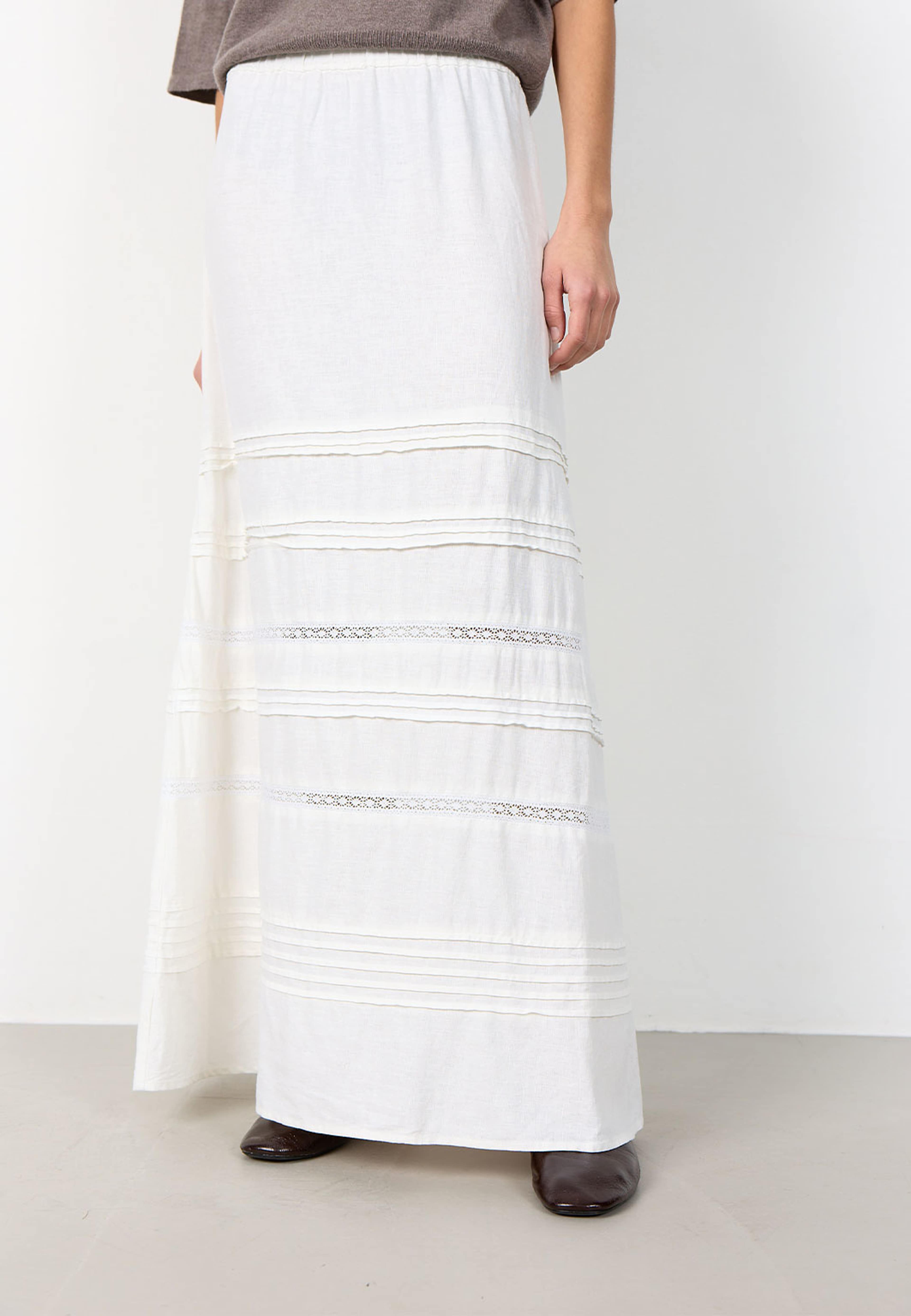 Naja 64 Skirt, från Leveté Room, i färgen White. Klicka för att öppna bilden i stort format