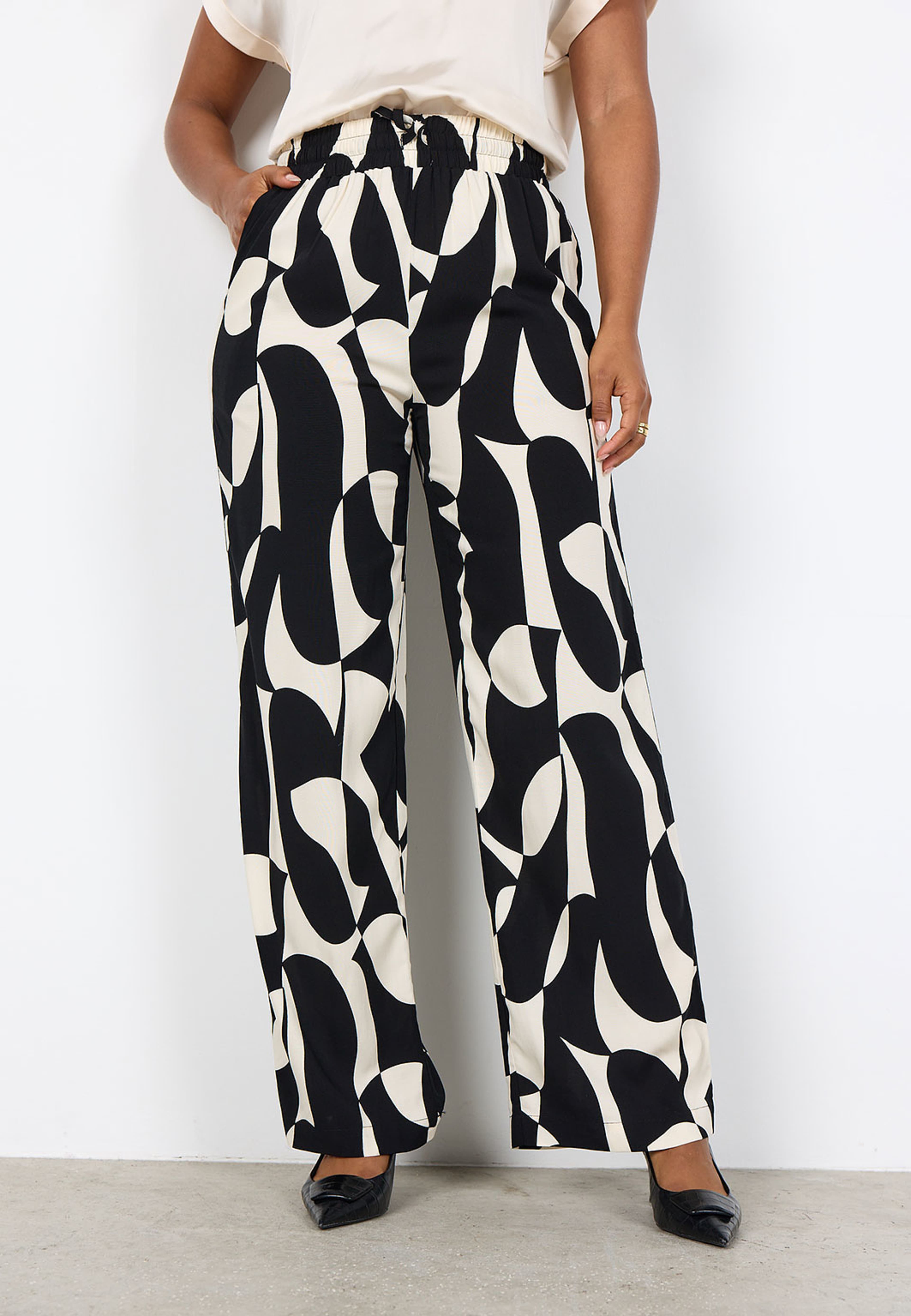 Sc-Chanise 3-B Pants, från Soyaconcept, i färgen Black Combi. Klicka för att öppna bilden i stort format