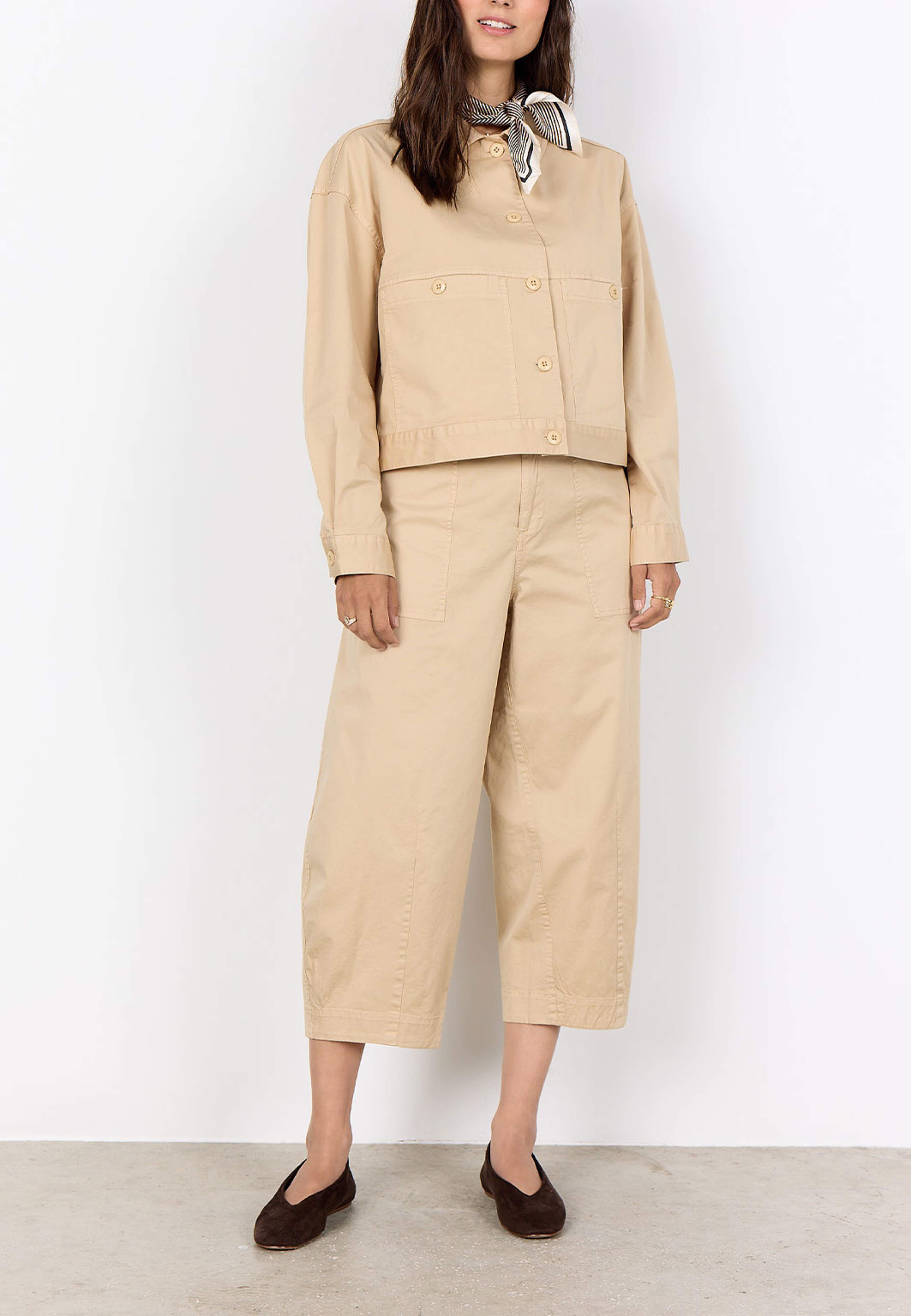 Sc-Rovena 10 Jacket, från Soyaconcept, i färgen Sand. Klicka för att öppna bilden i stort format