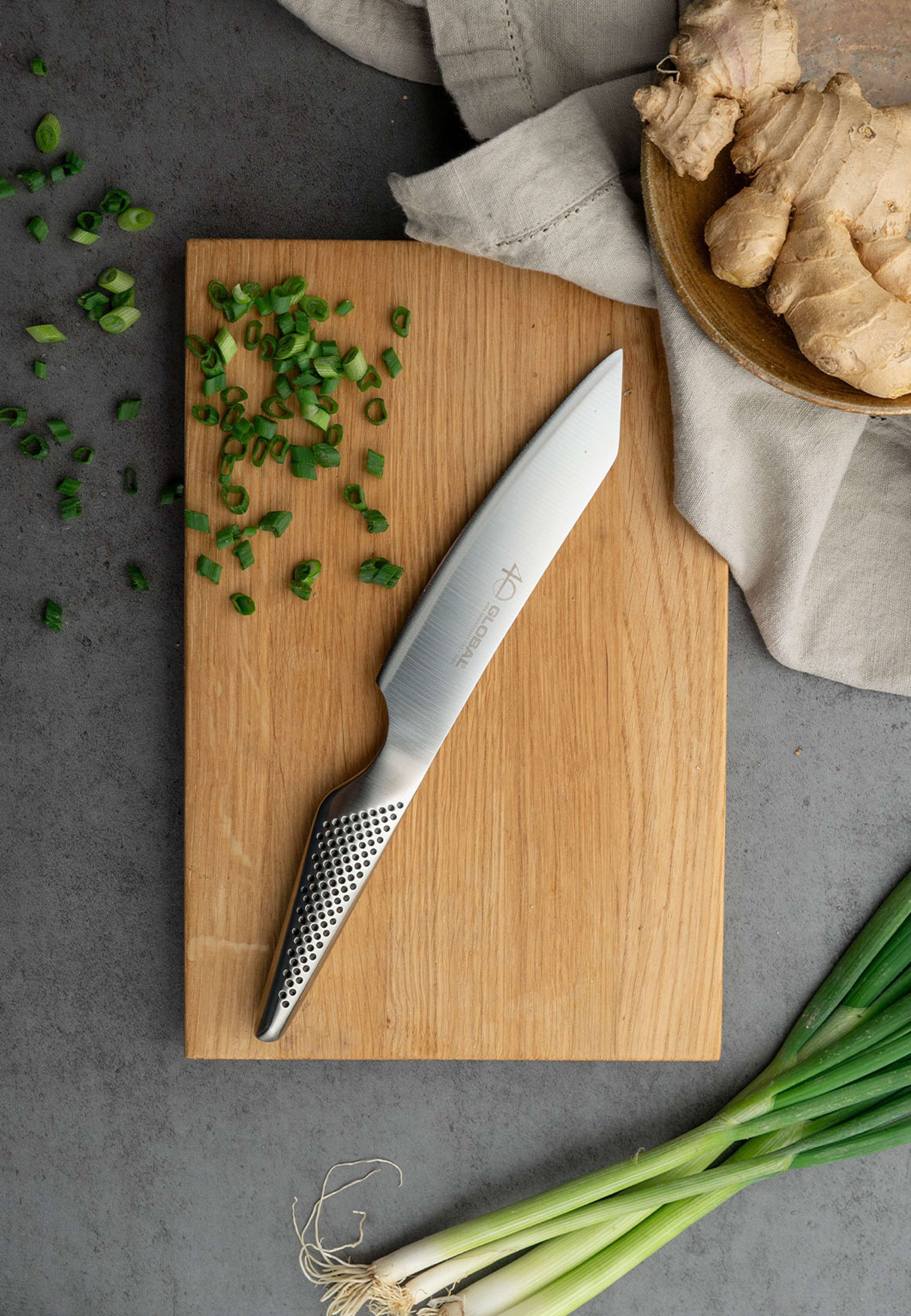 Jubileumskniv 40år Kiritsuke 15cm, från Global, i färgen Rostfritt. Klicka för att öppna bilden i stort format