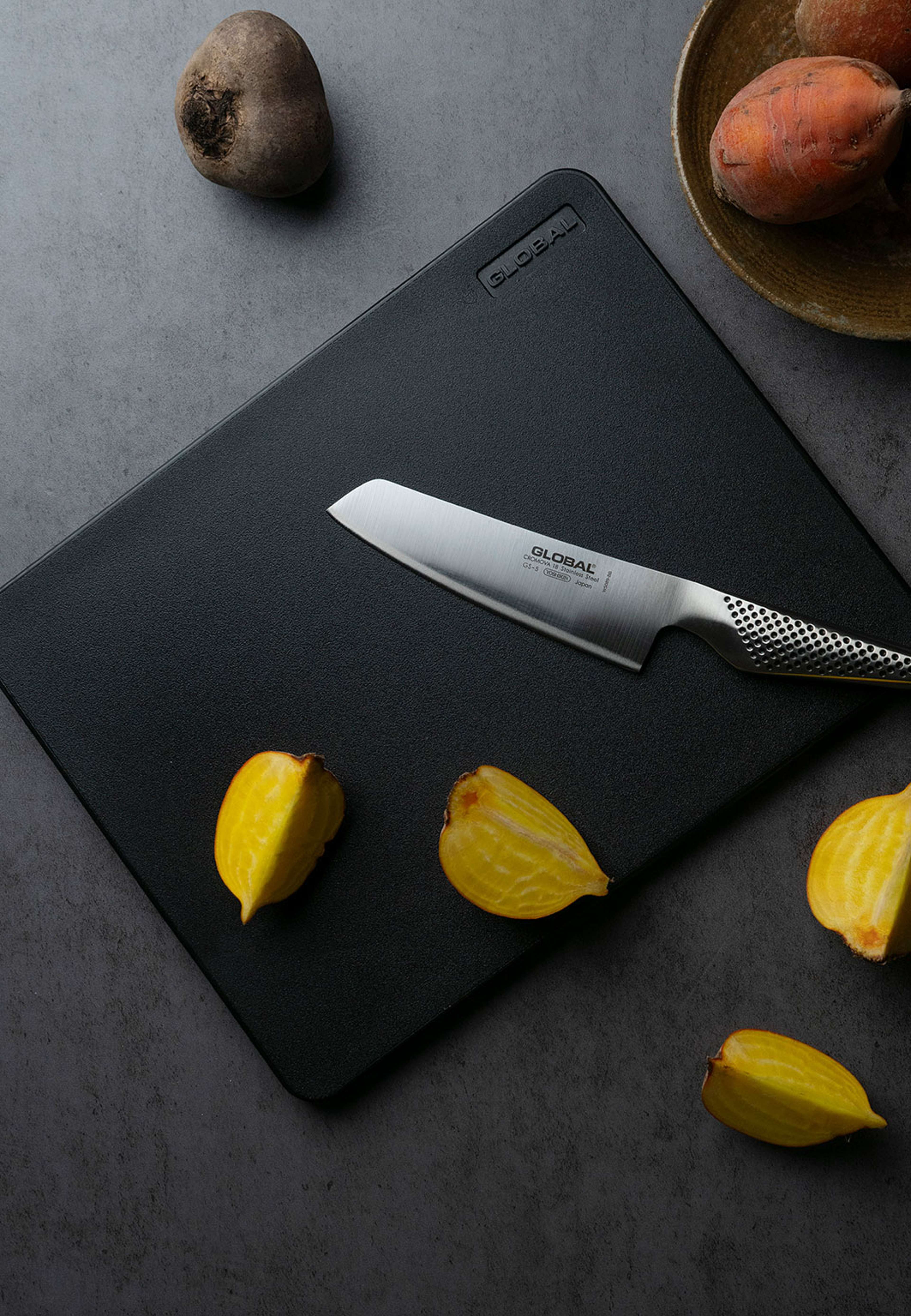 Skärbräda av Sockerrör 32x25x1,3 cm, från Global, i färgen Svart. Klicka för att öppna bilden i stort format