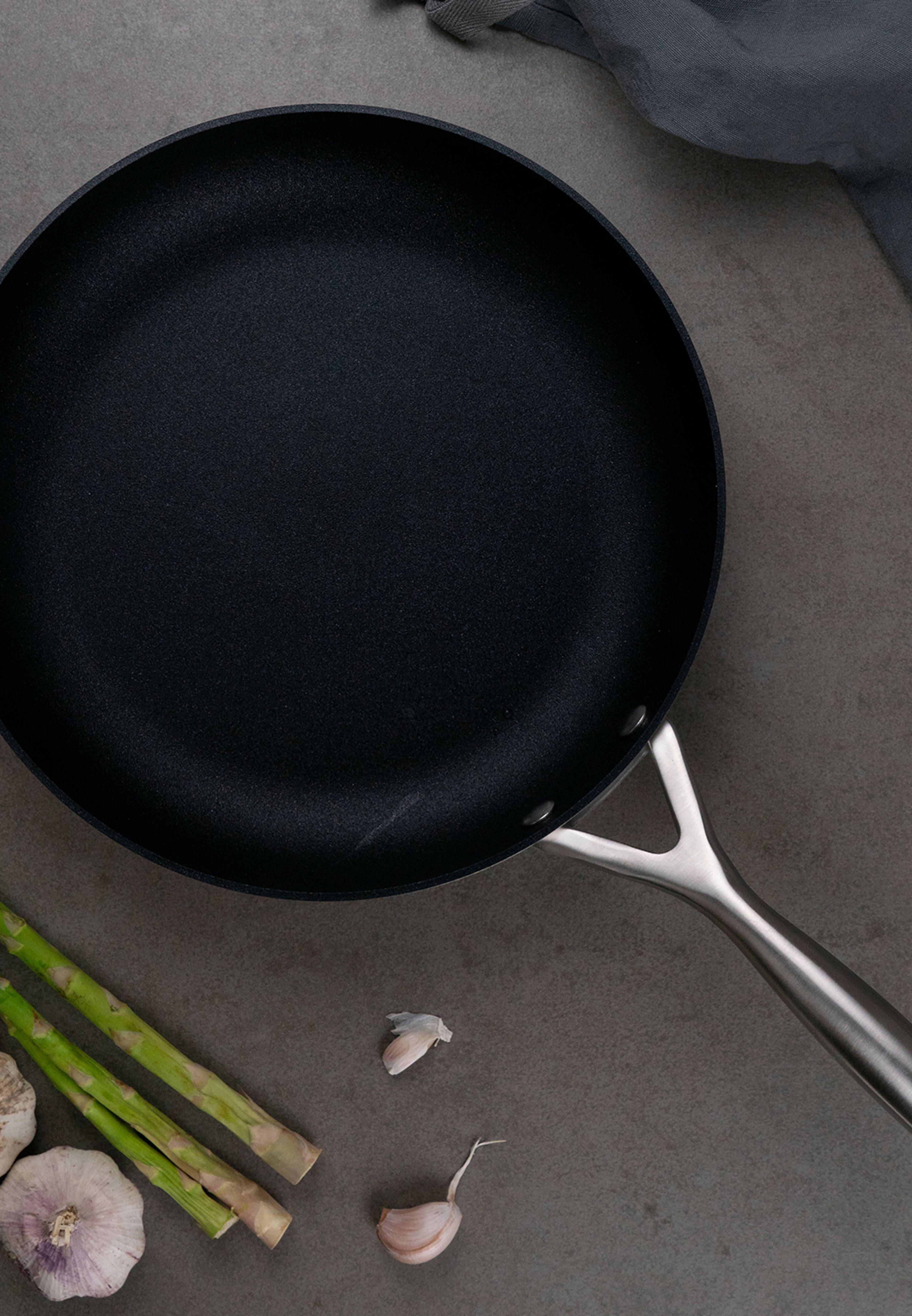 Stekpanna 28 cm, från Scanpan, i färgen Rostfri. Klicka för att öppna bilden i stort format