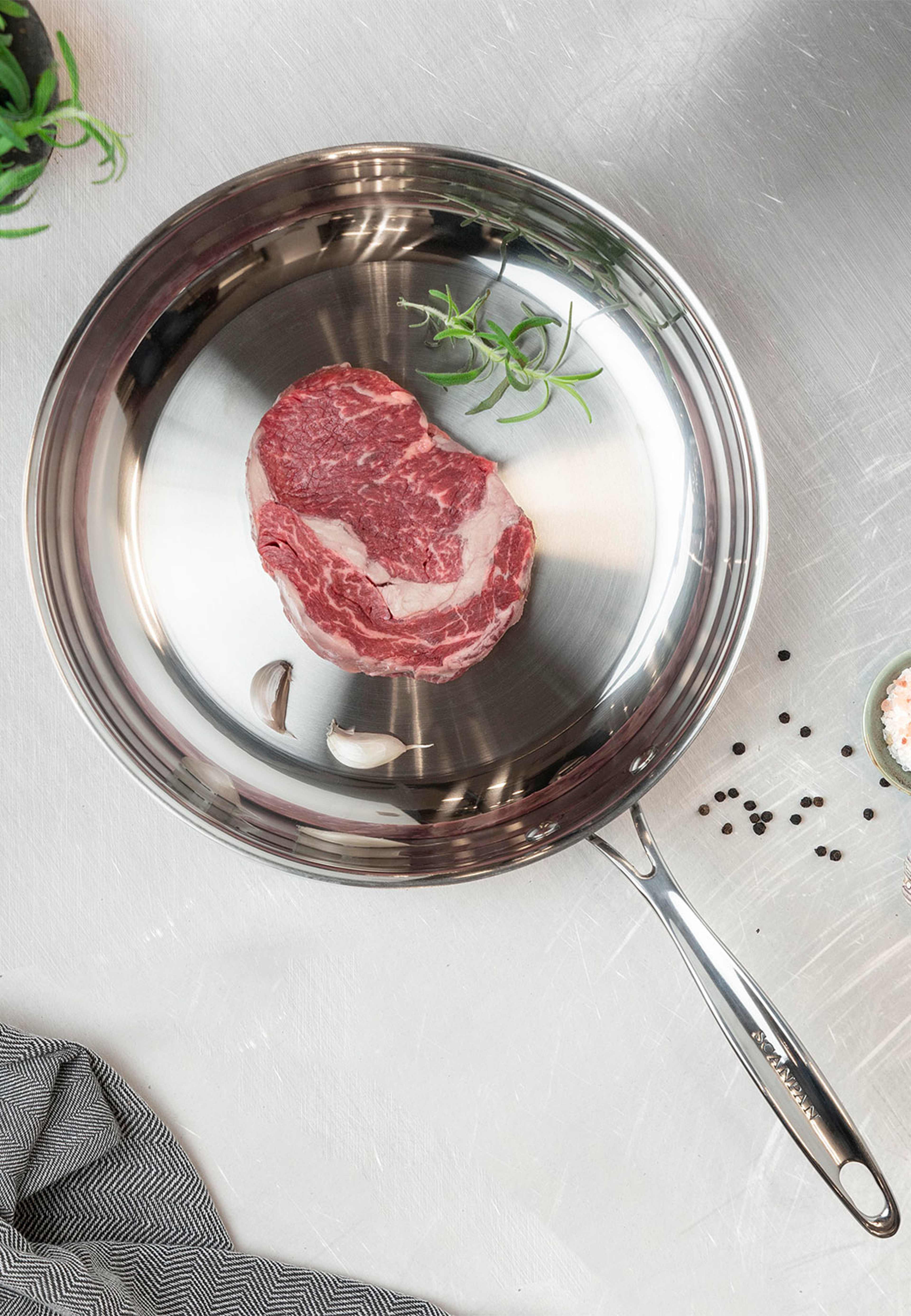 Stekpanna 28 cm, från Scanpan, i färgen Rostfri. Klicka för att öppna bilden i stort format