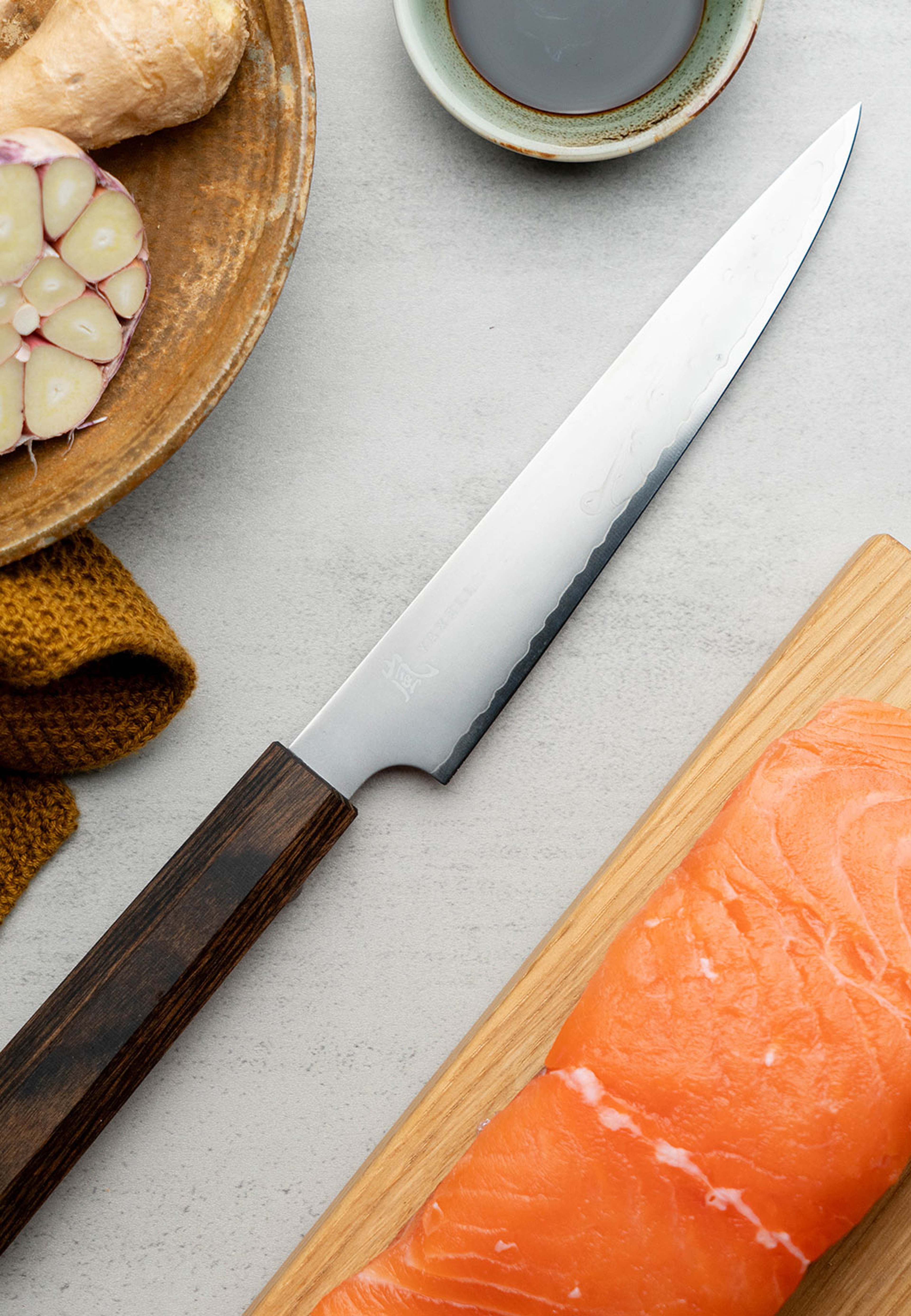 Allkniv 15cm, från Yaxell, i färgen Svart. Klicka för att öppna bilden i stort format