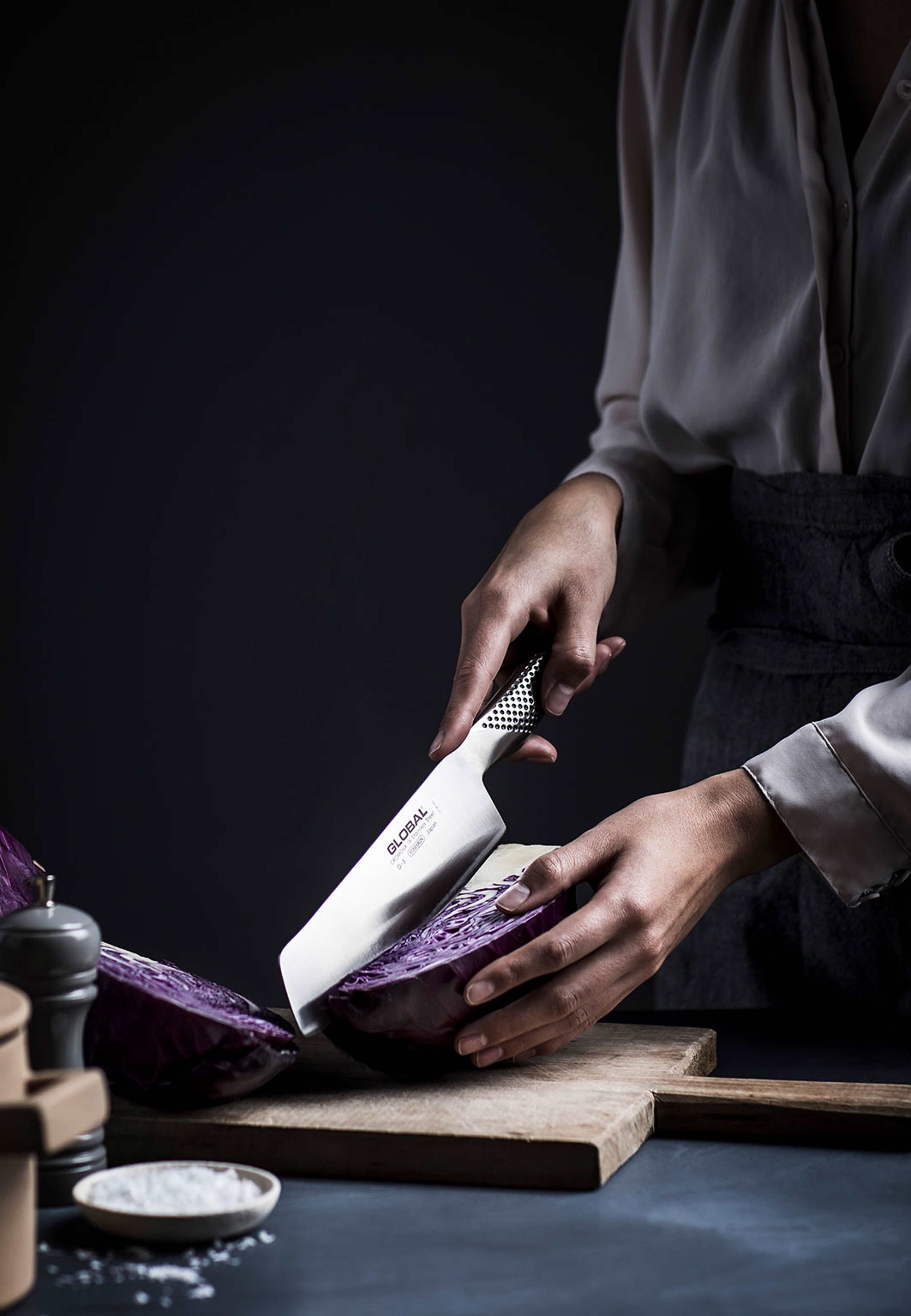 Grönsakshacka 18 cm, från Global, i färgen Rostfri. Klicka för att öppna bilden i stort format