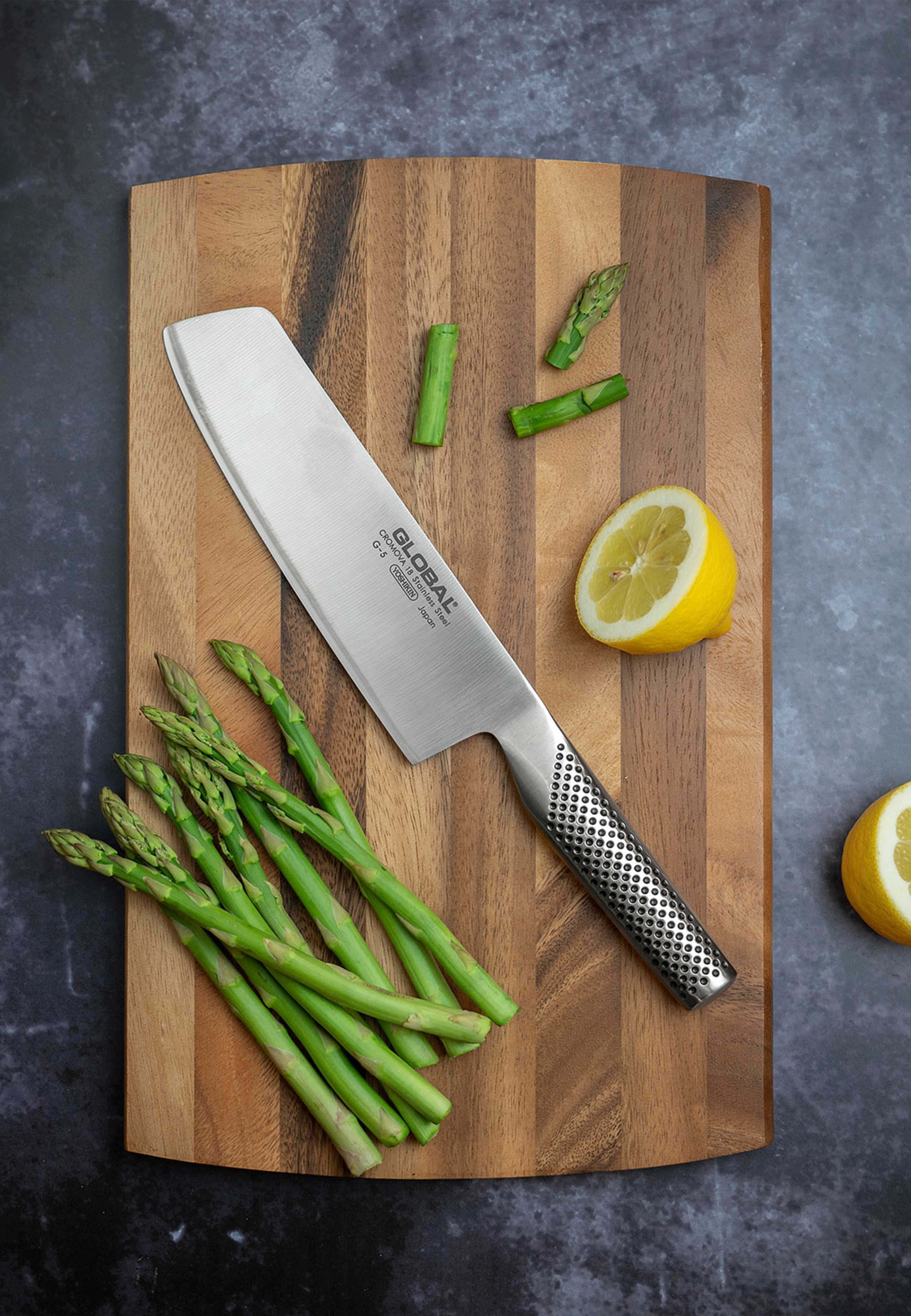 Grönsakshacka 18 cm, från Global, i färgen Rostfri. Klicka för att öppna bilden i stort format