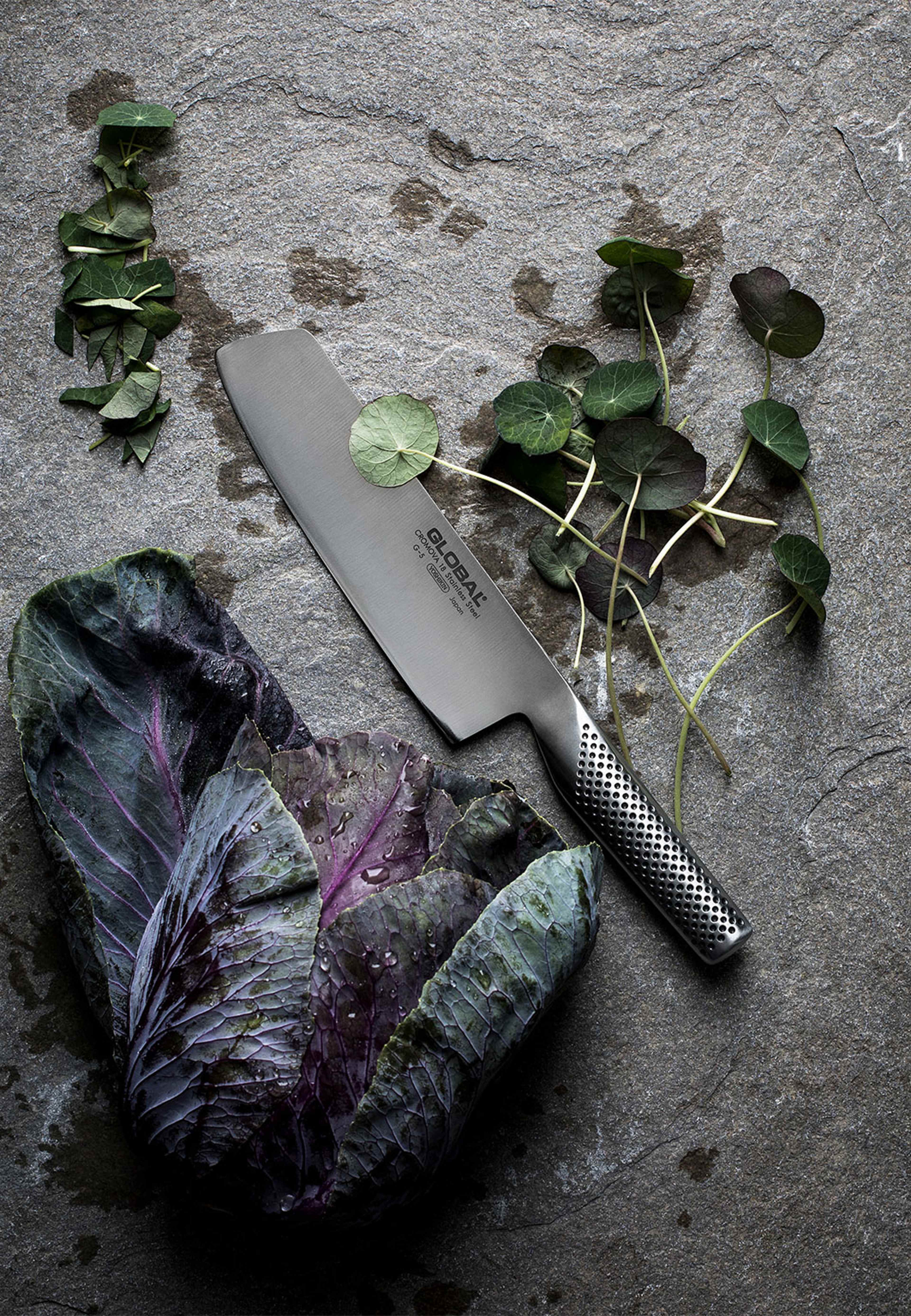 Grönsakshacka 18 cm, från Global, i färgen Rostfri. Klicka för att öppna bilden i stort format