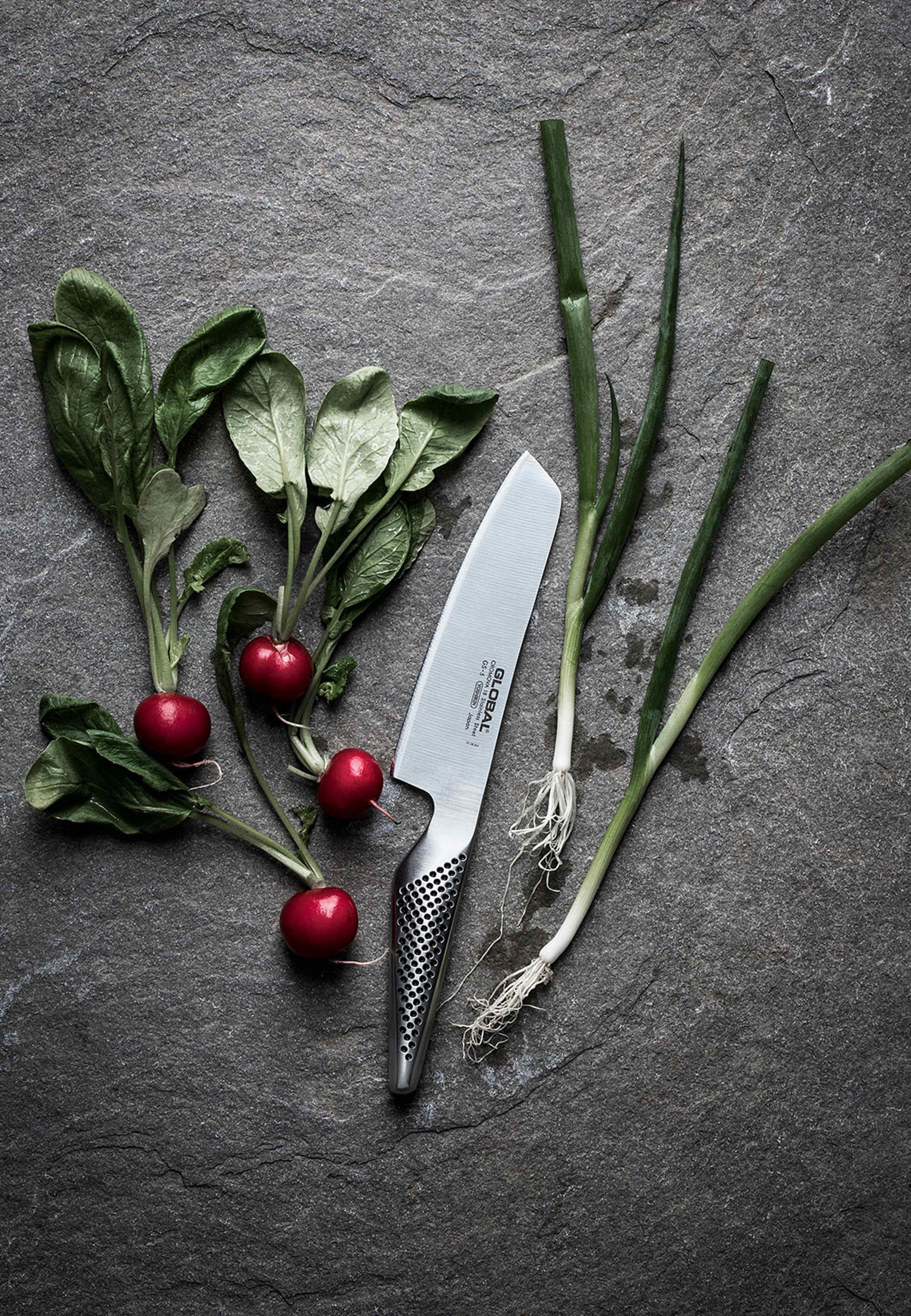 Grönsakshacka 14 cm, från Global, i färgen Rostfri. Klicka för att öppna bilden i stort format