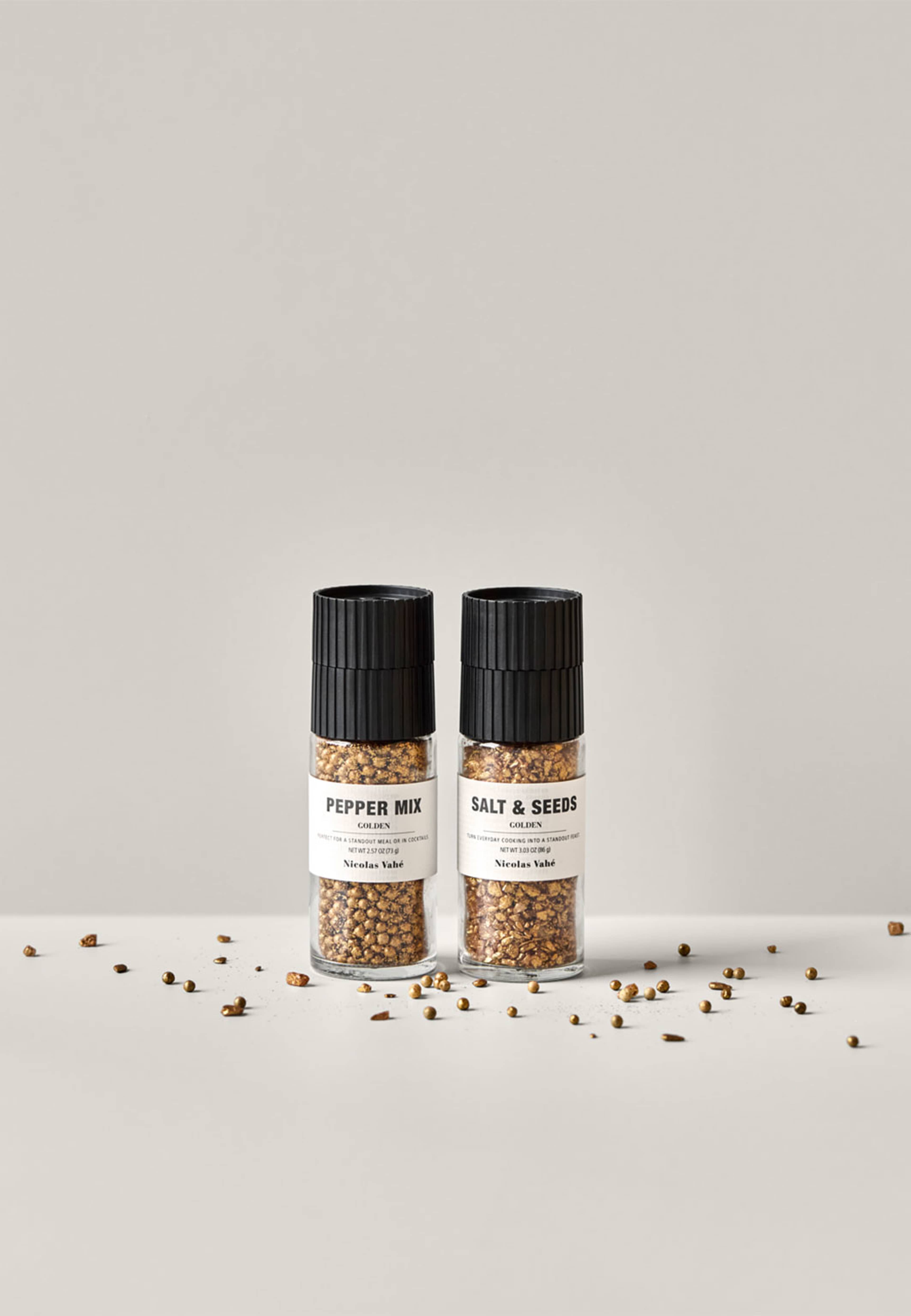 Gift box Golden pepper mix & golden salt & seeds, från Nicolas Vahé, i färgen Gold. Klicka för att öppna bilden i stort format