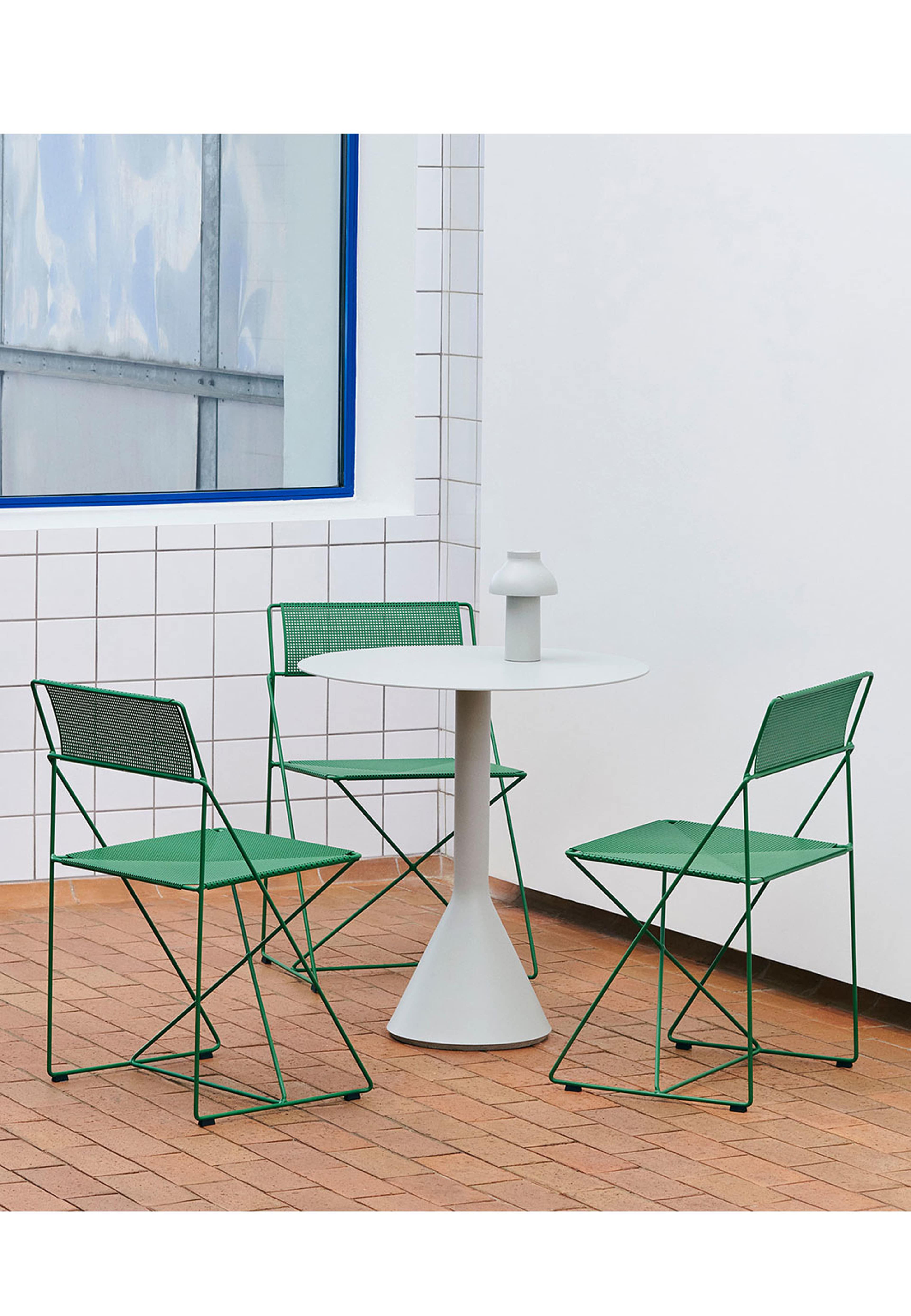 HAY Portable Lamp PC Portable, från HAY, i färgen Cool Grey. Klicka för att öppna bilden i stort format