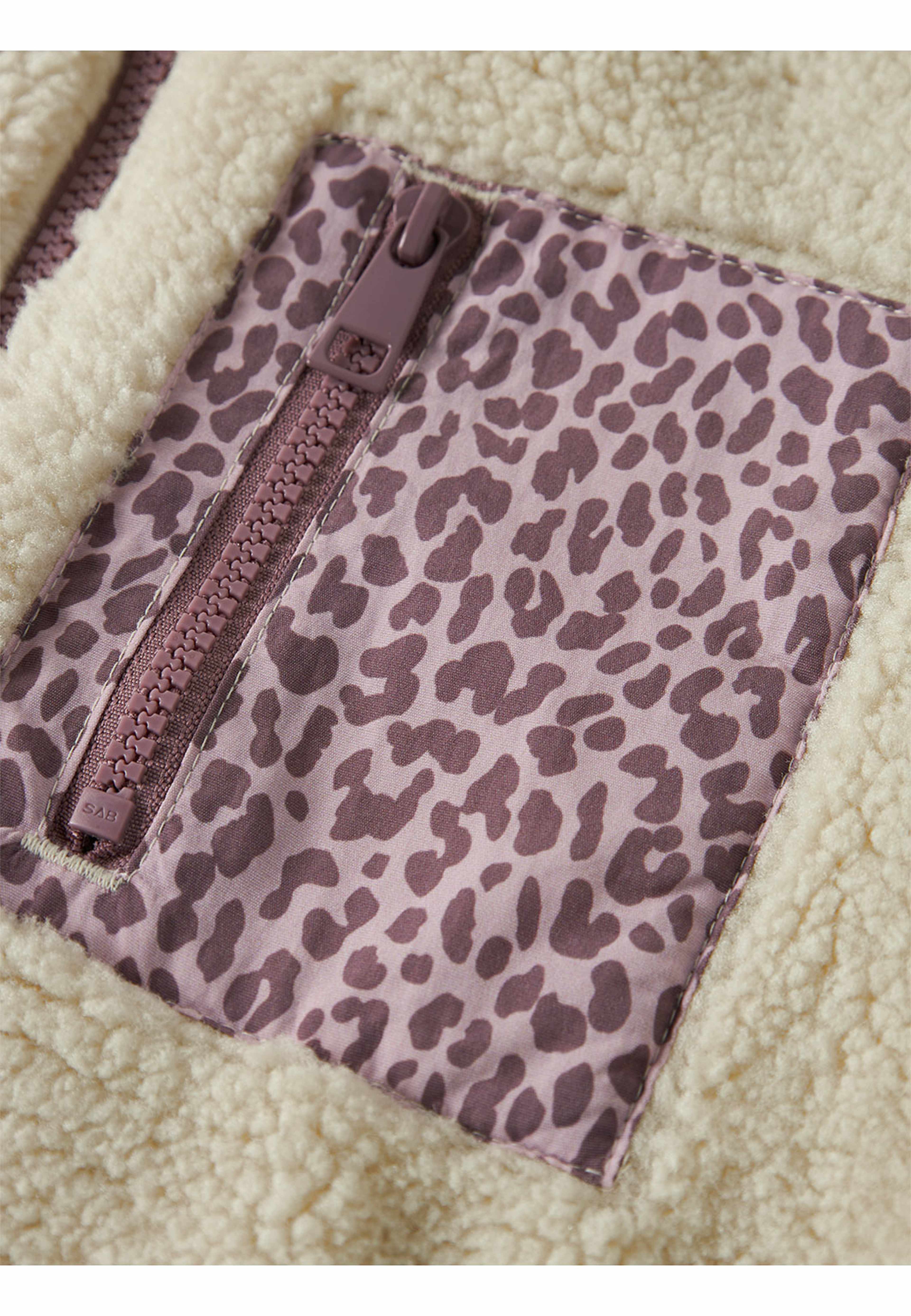 NKFMONICA TEDDY JACKET, från Name It, i färgen Fog. Klicka för att öppna bilden i stort format