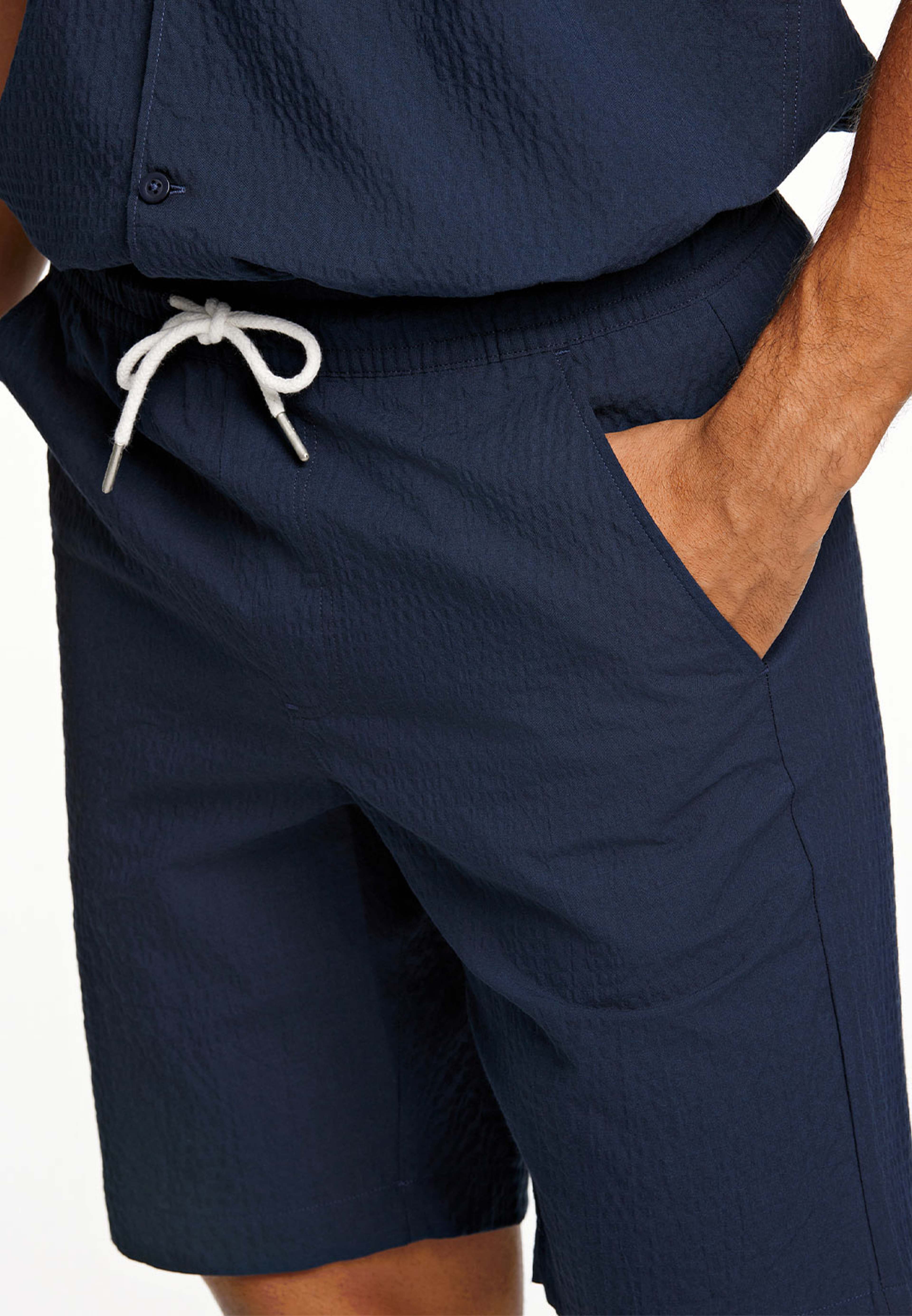 Seersucker shirt + shorts, från Lindbergh, i färgen Navy. Klicka för att öppna bilden i stort format