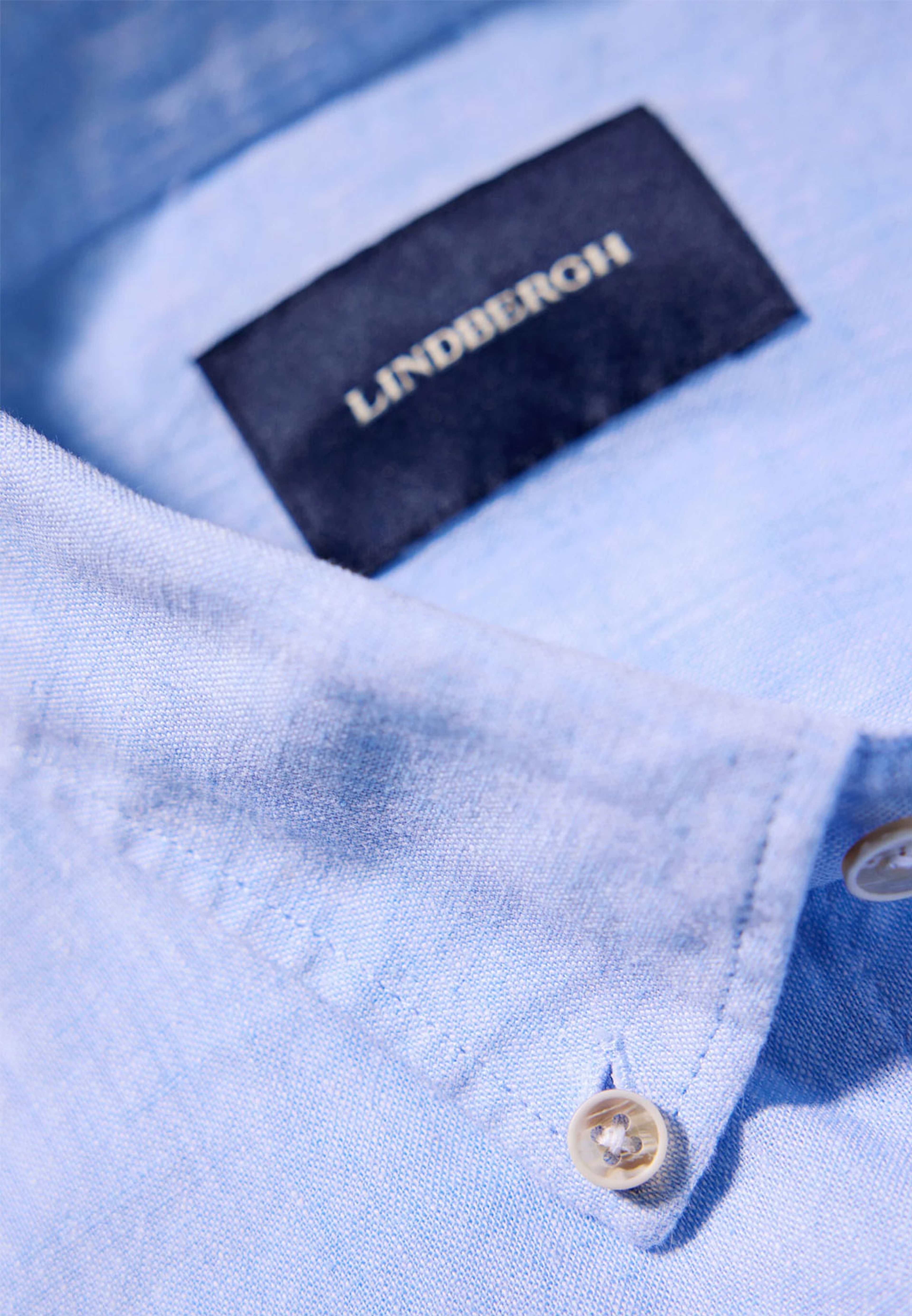 Cotton/linen resort shirt S/S, från Lindbergh, i färgen Sky Blue. Klicka för att öppna bilden i stort format