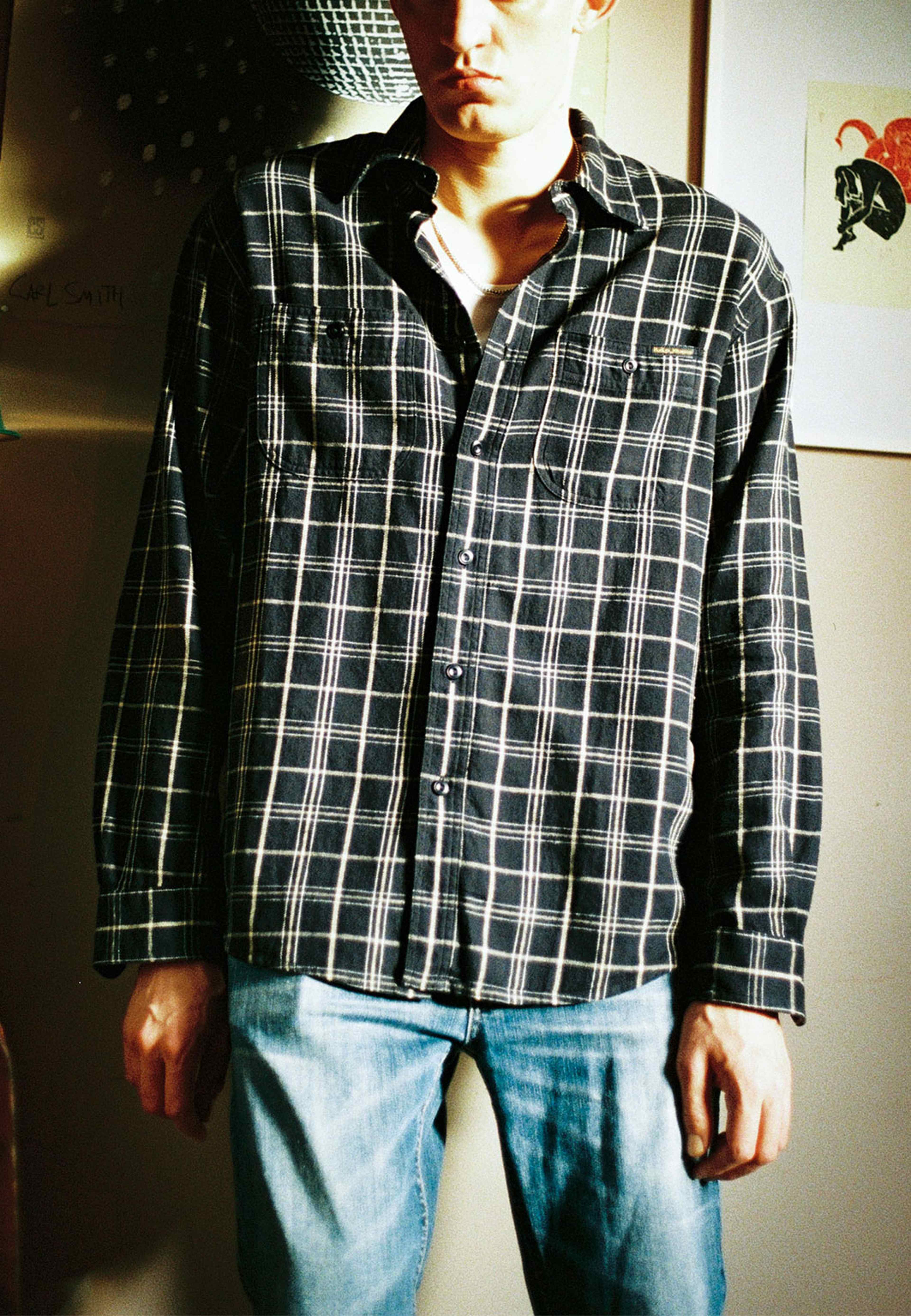 Julian Worker Shirt Checked, från Nudie Jeans, i färgen Black. Klicka för att öppna bilden i stort format