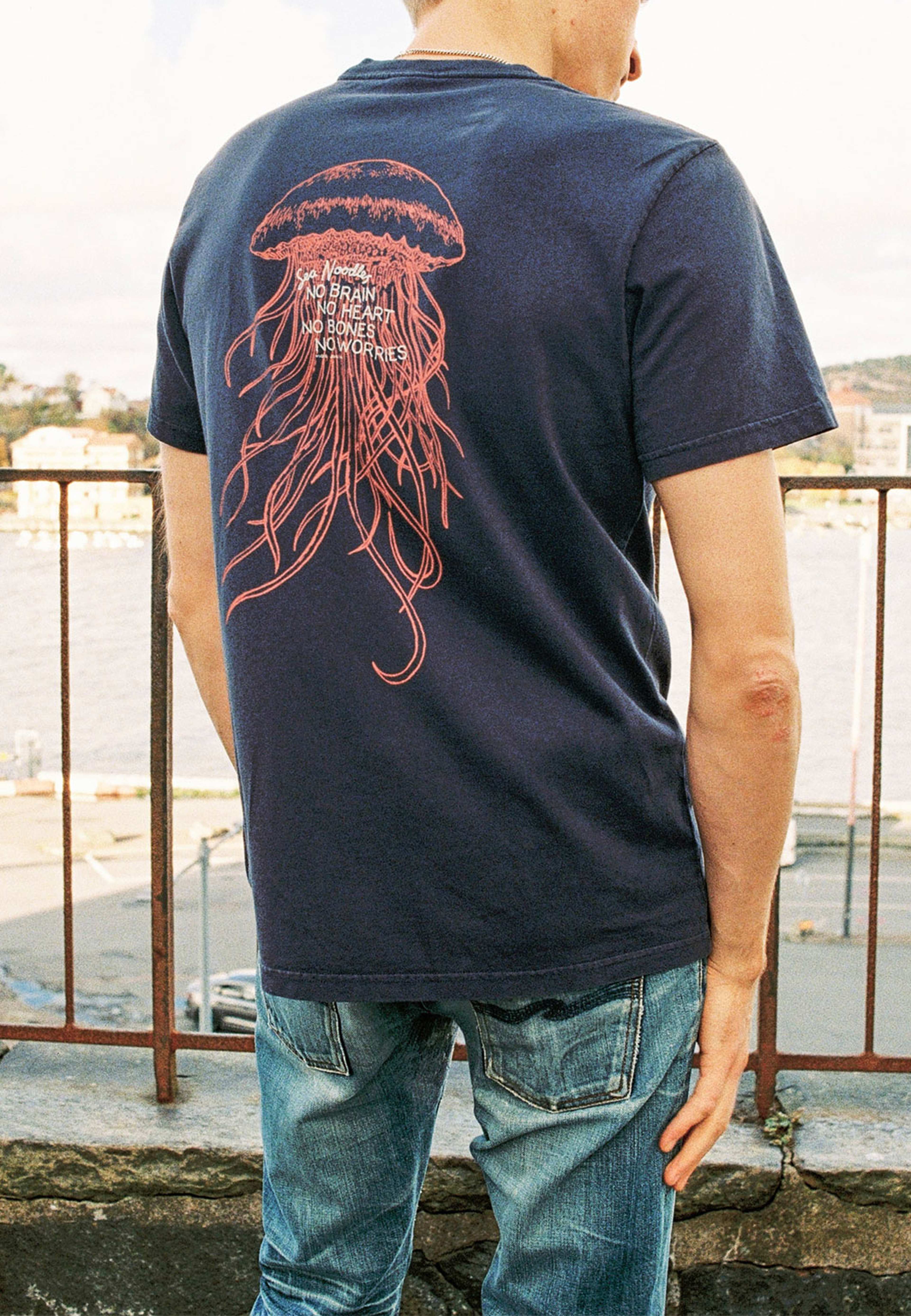 Roy Sea Noodles T-Shirt, från Nudie Jeans, i färgen Dark Blue. Klicka för att öppna bilden i stort format