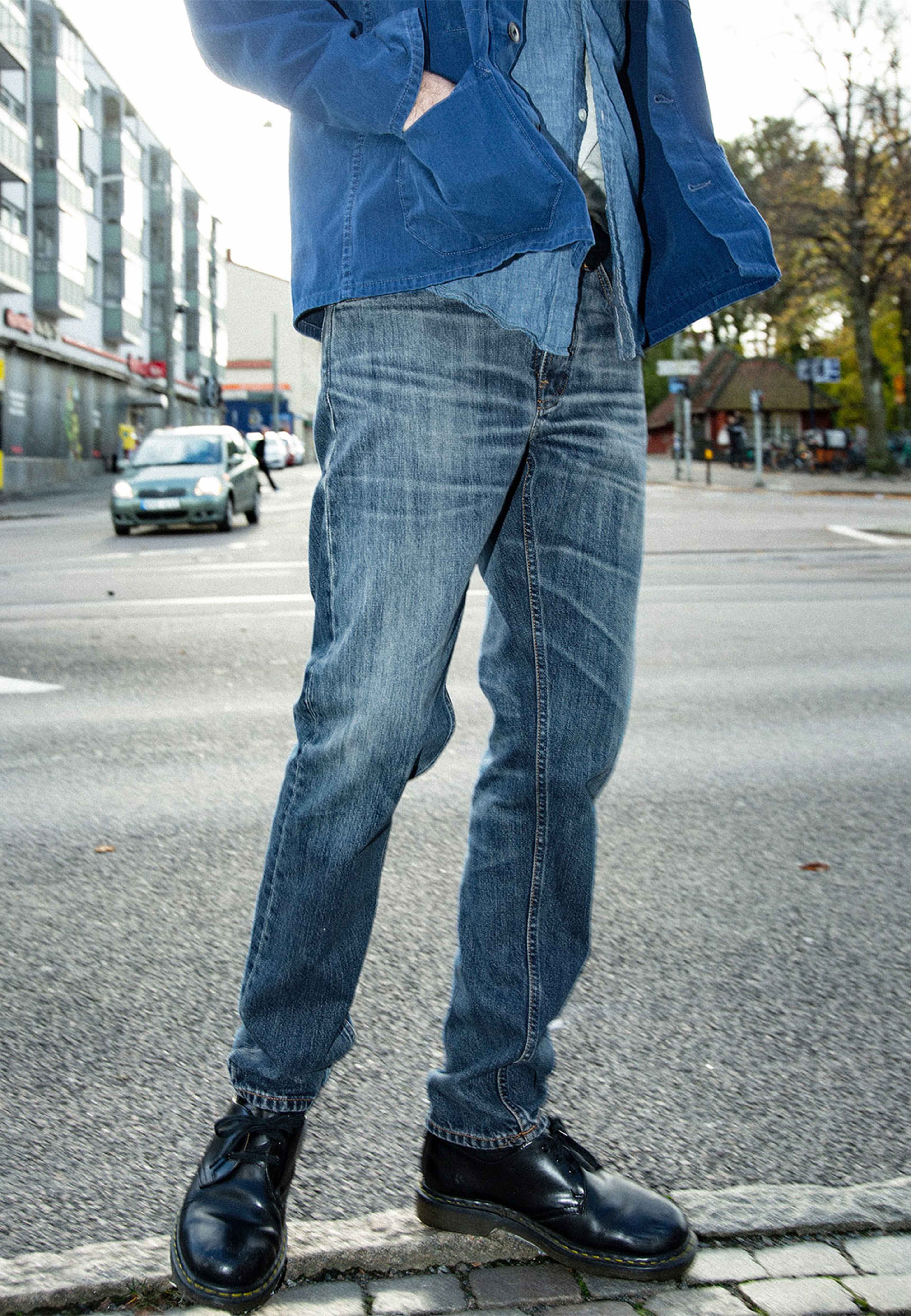 Steady Eddie II Muted Tracks, från Nudie Jeans, i färgen Muted Tracks. Klicka för att öppna bilden i stort format