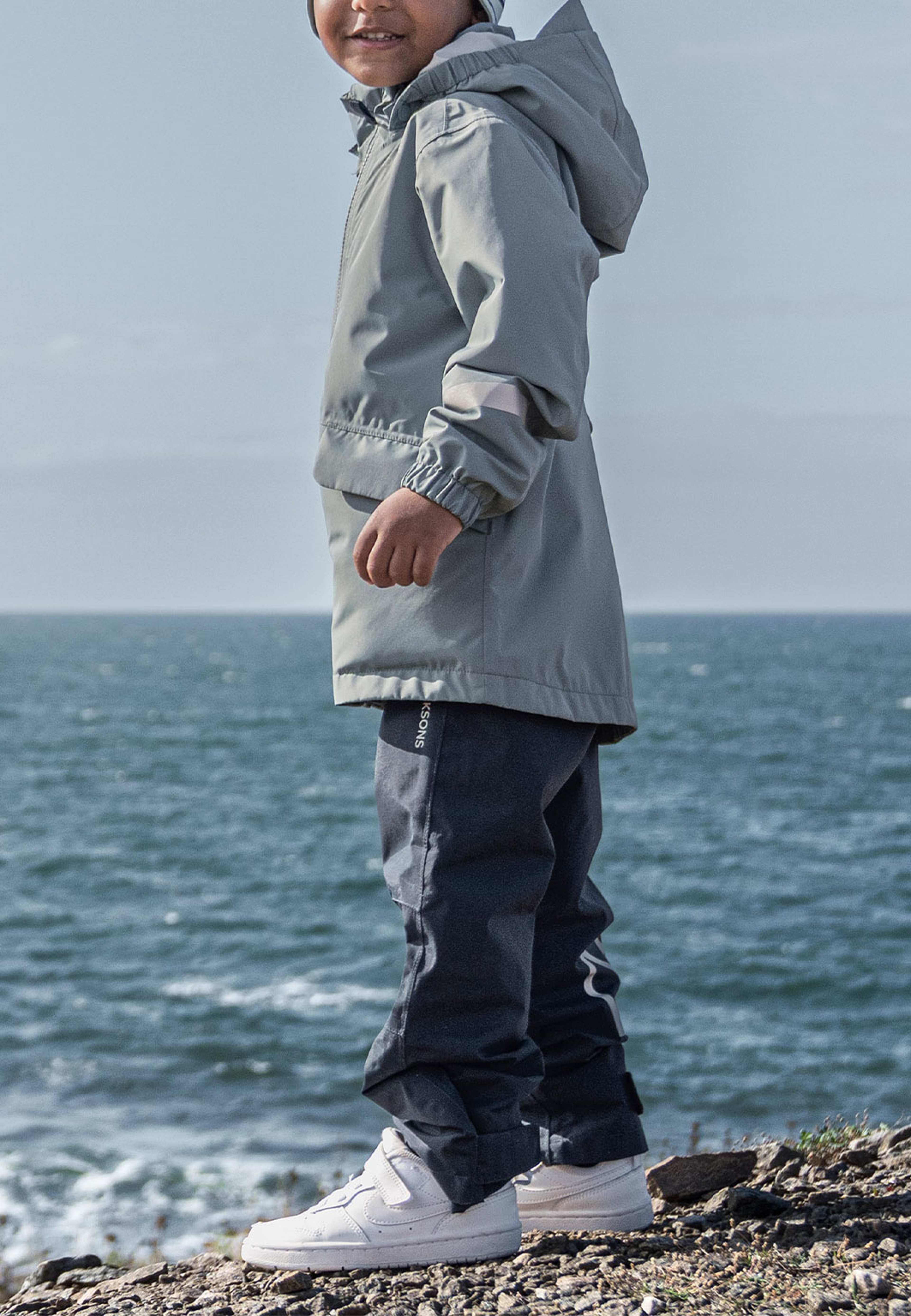 Norma Jacket, från Didriksons, i färgen Factory Blue. Klicka för att öppna bilden i stort format