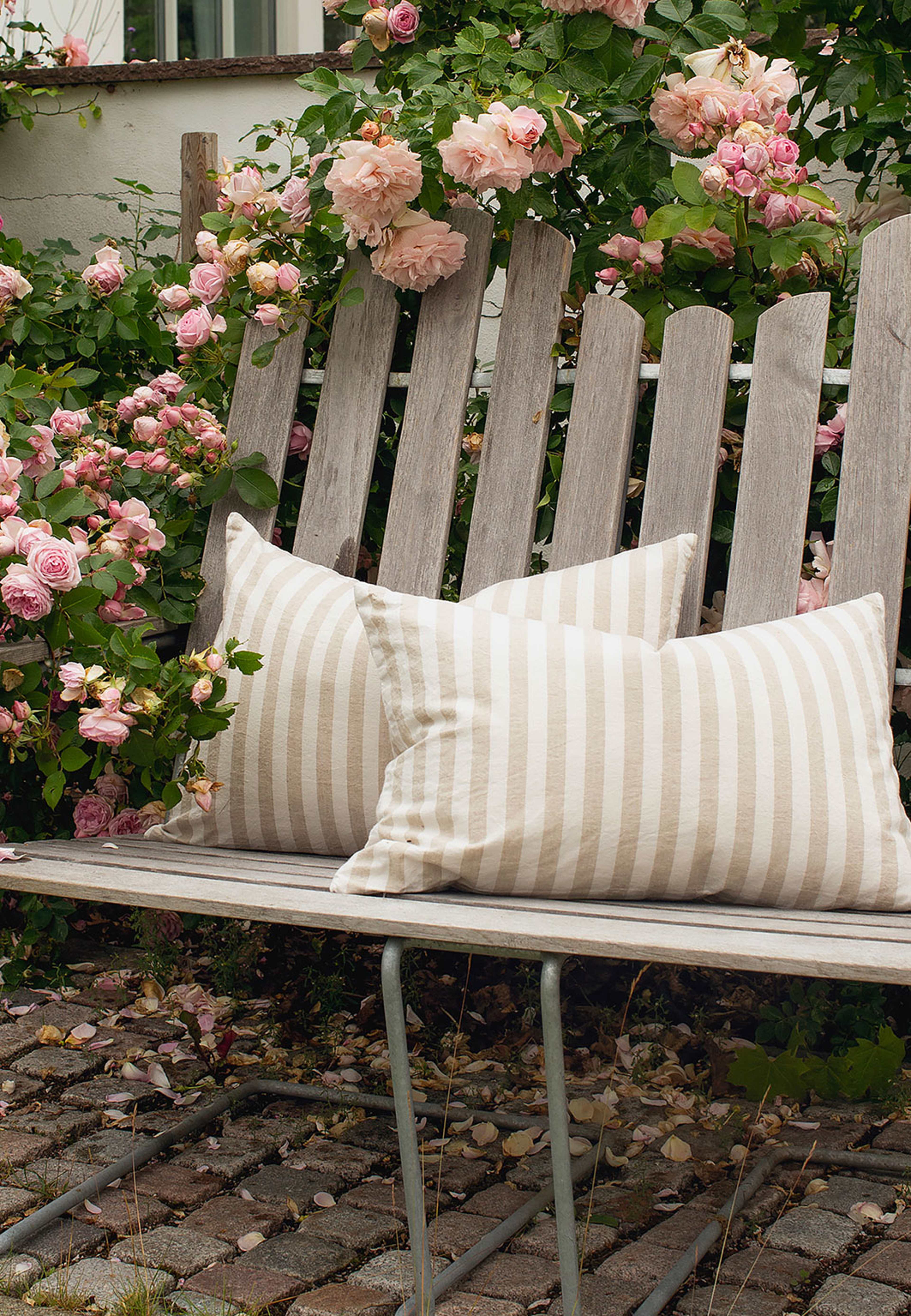 Riviera Kuddfodral, från Himla, i färgen Sand. Klicka för att öppna bilden i stort format