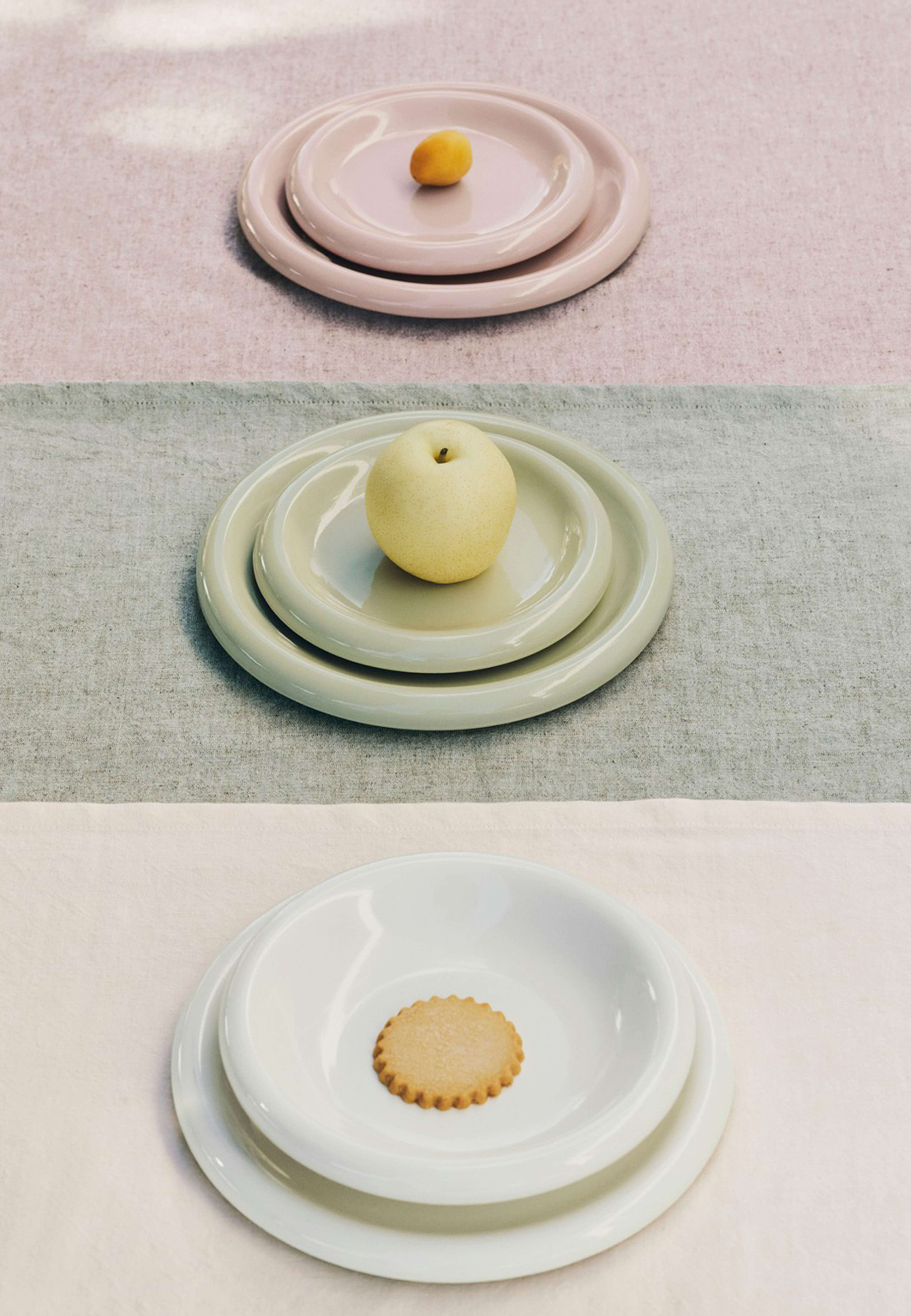 Barro Plate Set of 2, från HAY, i färgen Pink. Klicka för att öppna bilden i stort format