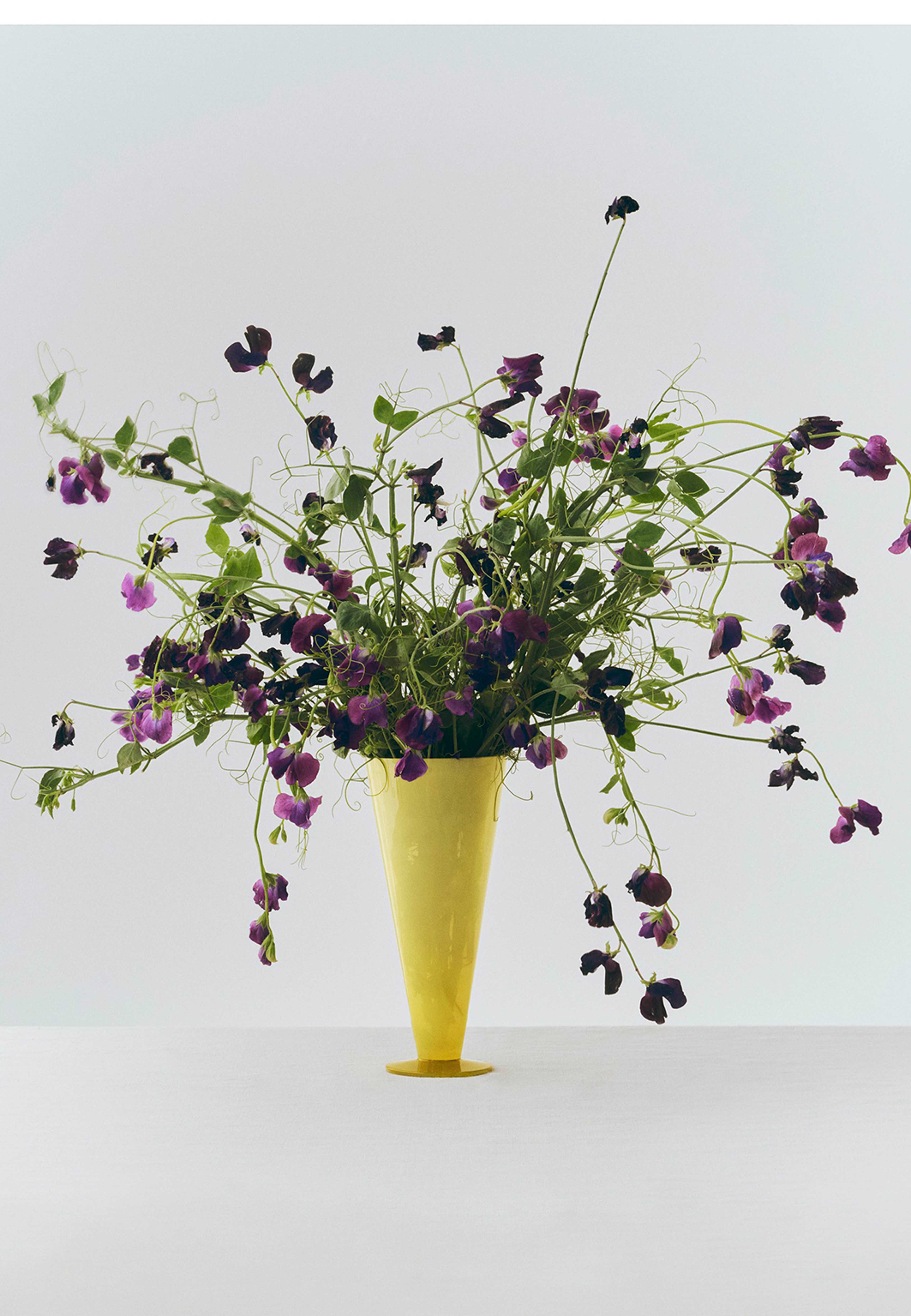 Conical Vase Large, från HAY, i färgen Yellow And Lime Green. Klicka för att öppna bilden i stort format