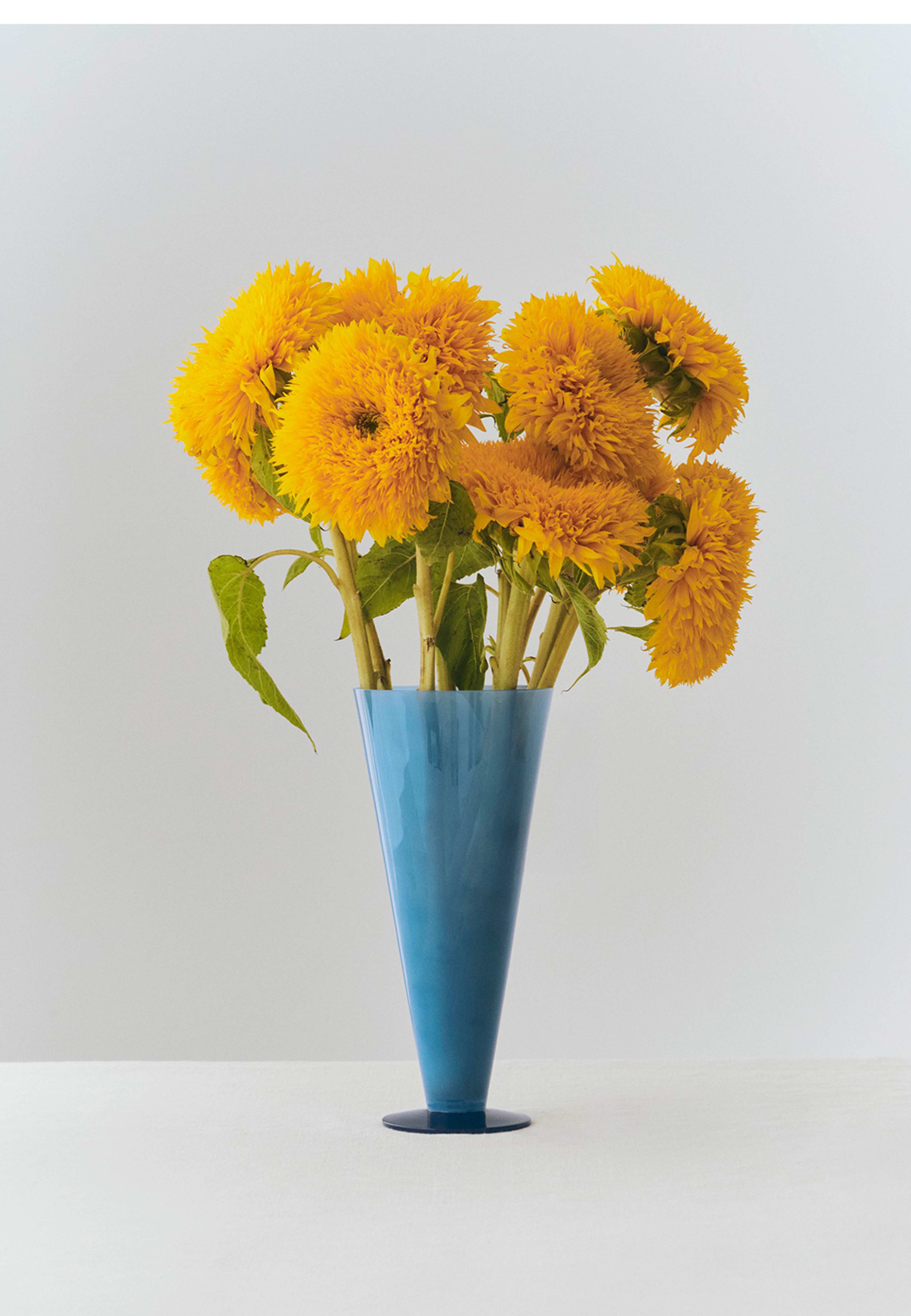 Conical Vase Large, från HAY, i färgen Petrol Blue And Dark Blue. Klicka för att öppna bilden i stort format