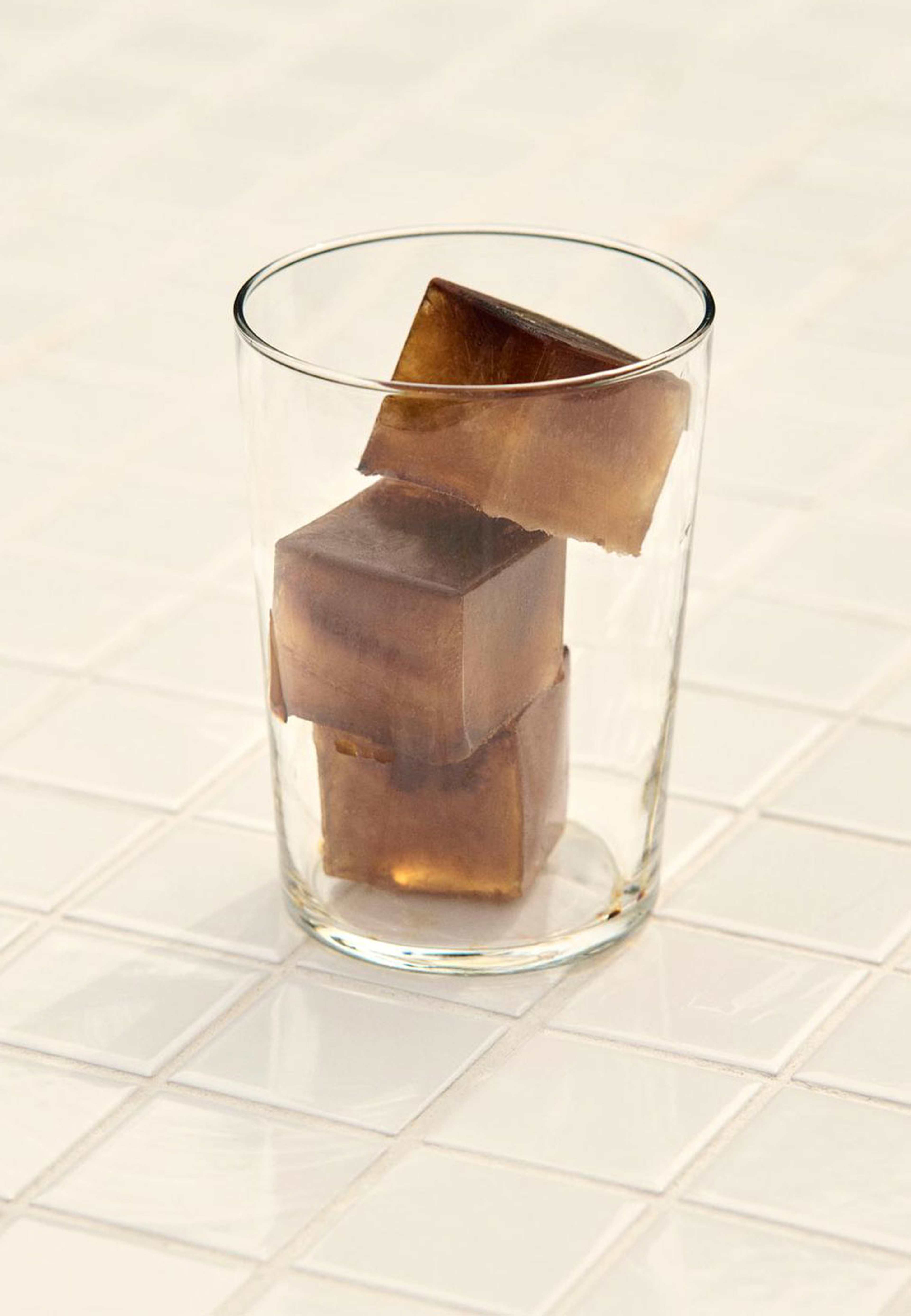 Glass Large Clear, från HAY, i färgen Clear. Klicka för att öppna bilden i stort format