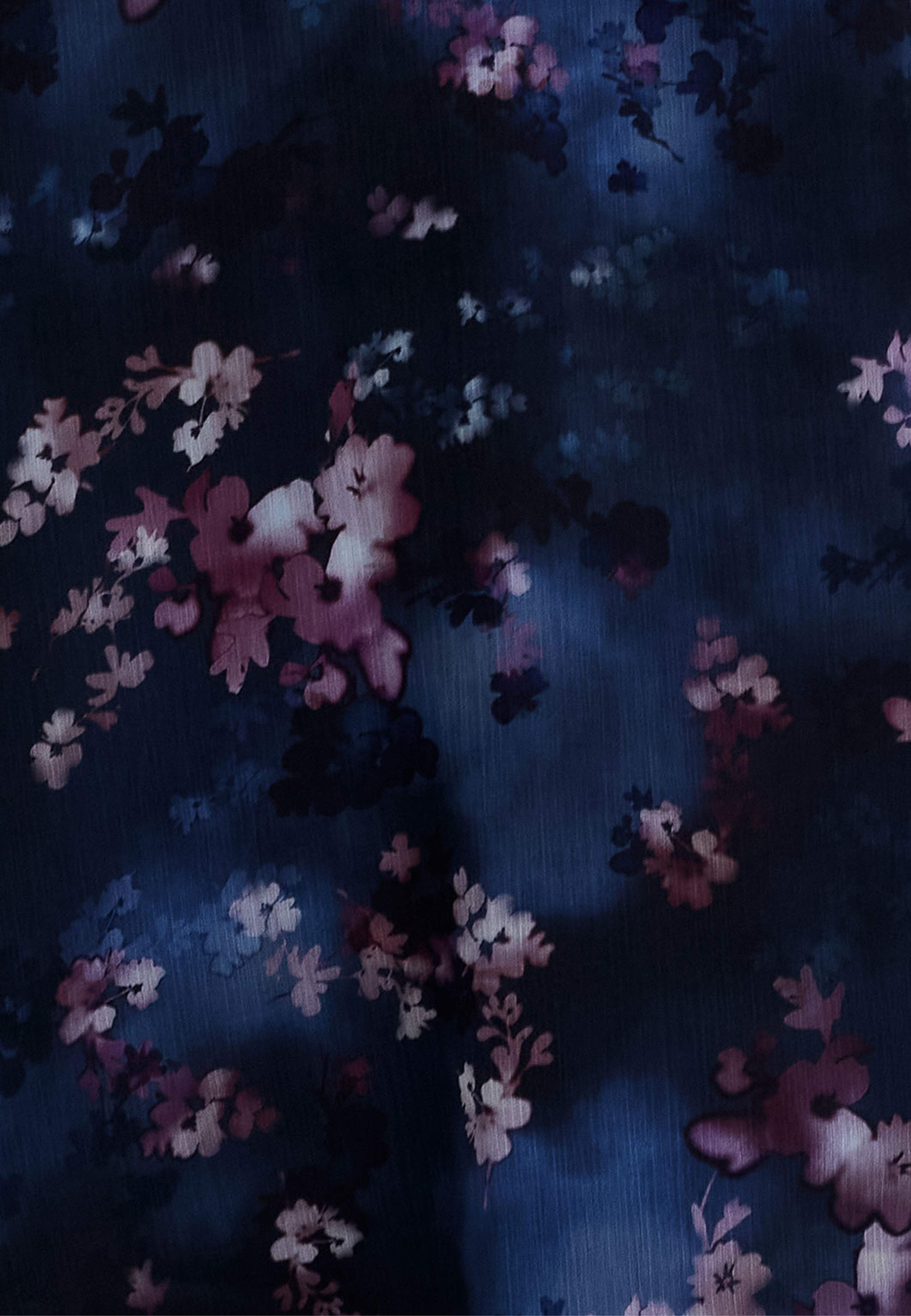 Clara Emina Puff Sleeve Midi Smock Dress, från French Connection, i färgen Navy Multi. Klicka för att öppna bilden i stort format