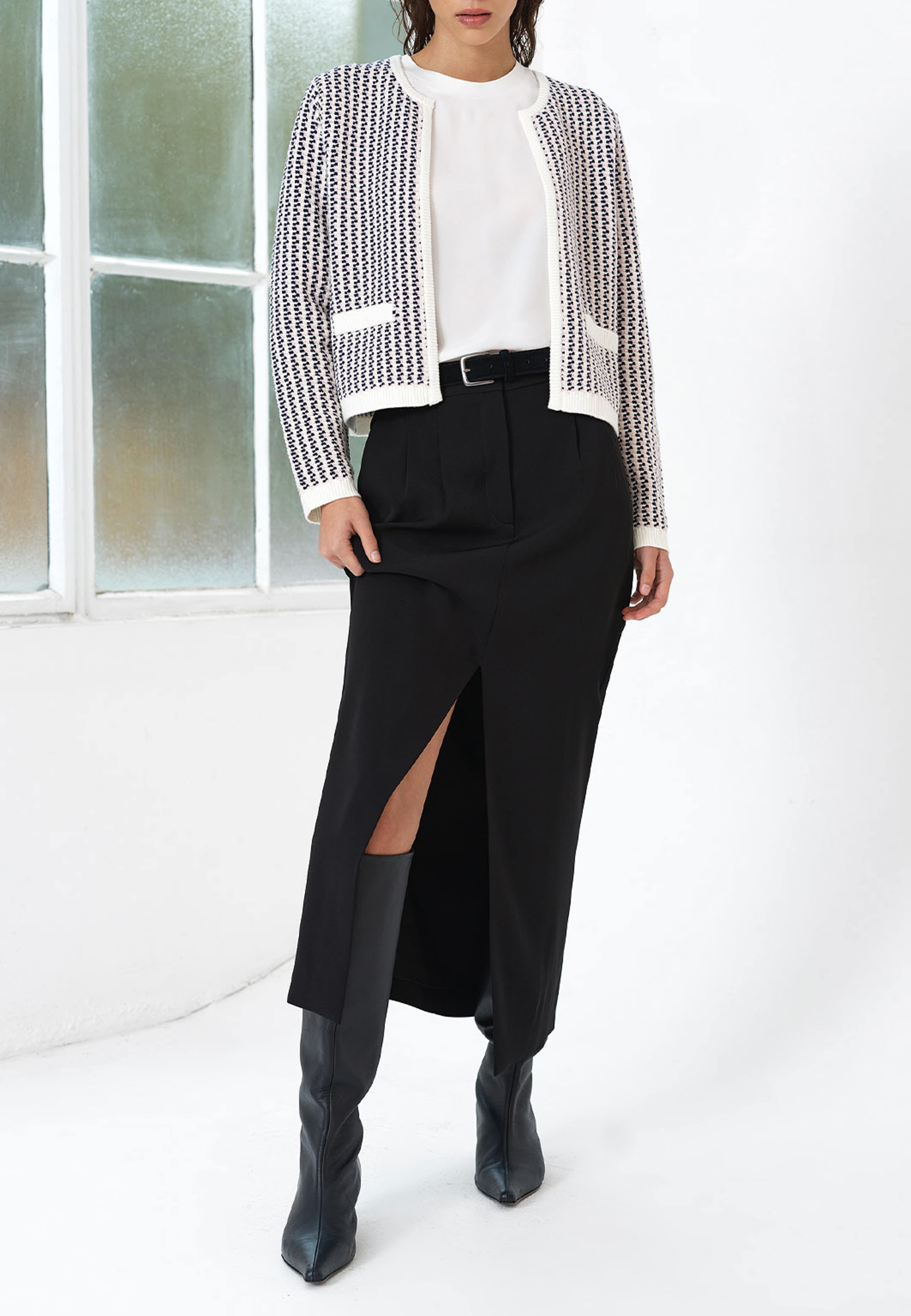 Noar Textured Knit Cardigan, från French Connection, i färgen Powder Pink. Klicka för att öppna bilden i stort format