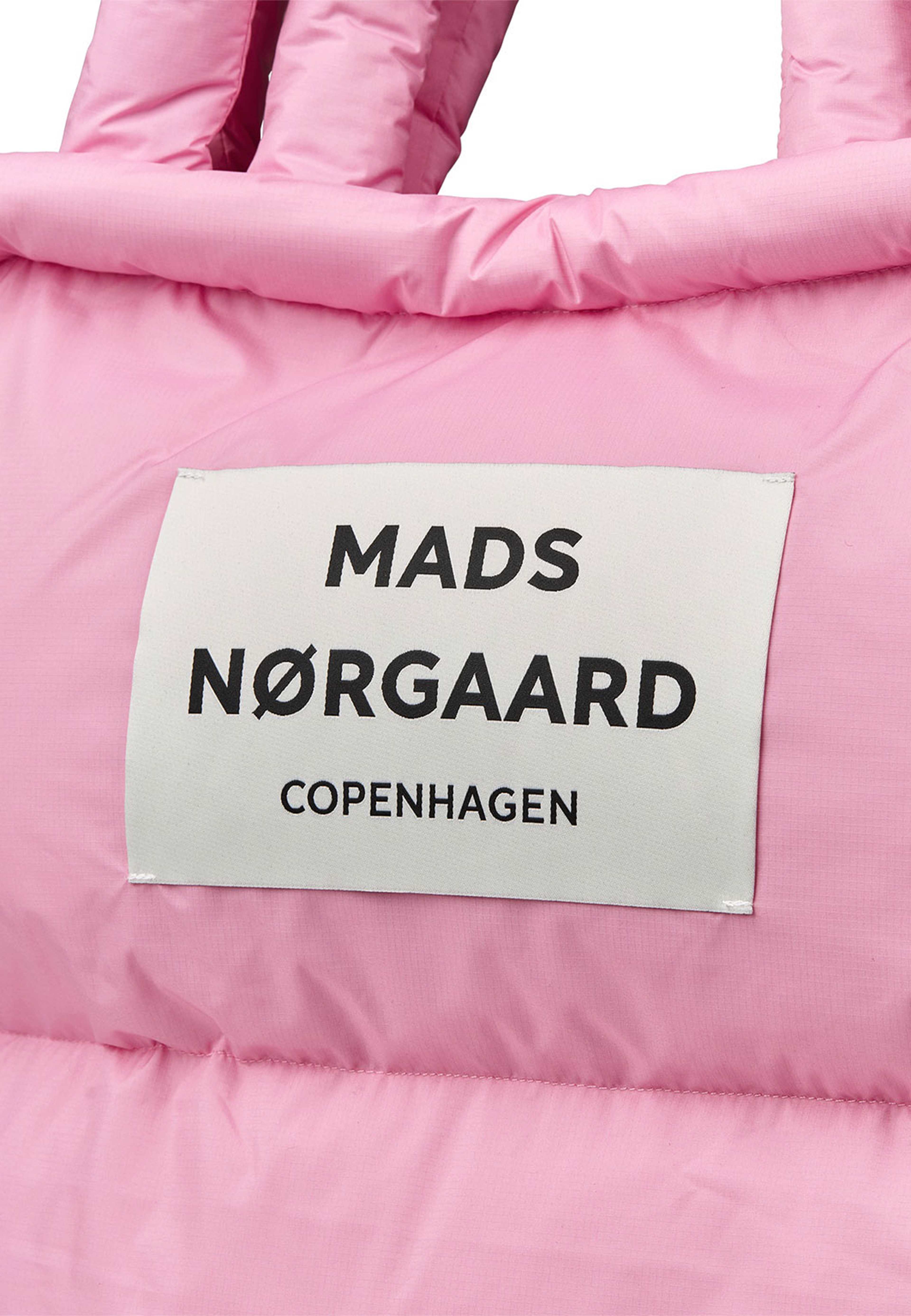 Light Ripstop Pillow Bag, från Mads Nørgaard, i färgen Begonia Pink. Klicka för att öppna bilden i stort format