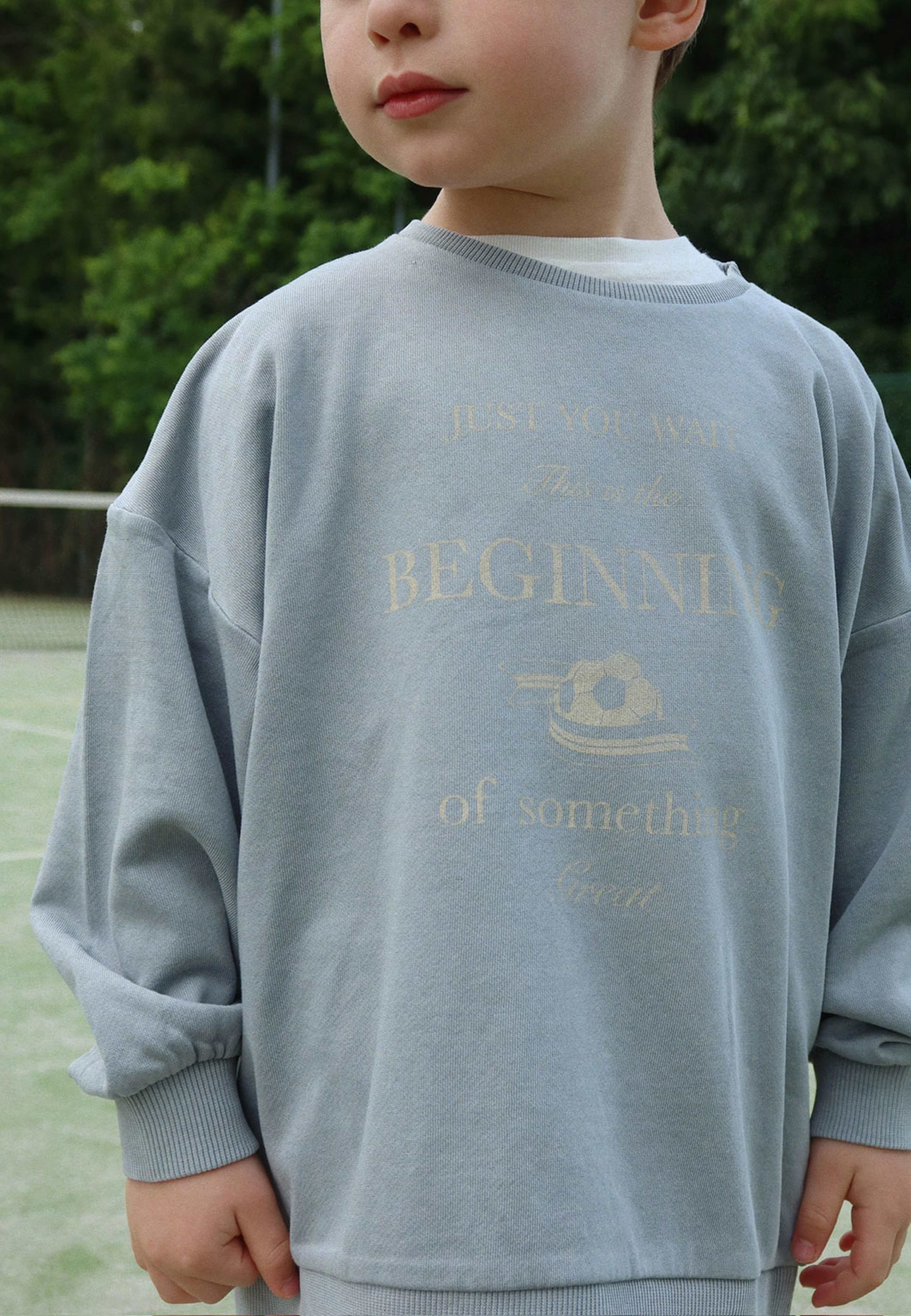 LAI SWEAT SHIRT OCS, från Konges Sløjd, i färgen Sleet. Klicka för att öppna bilden i stort format