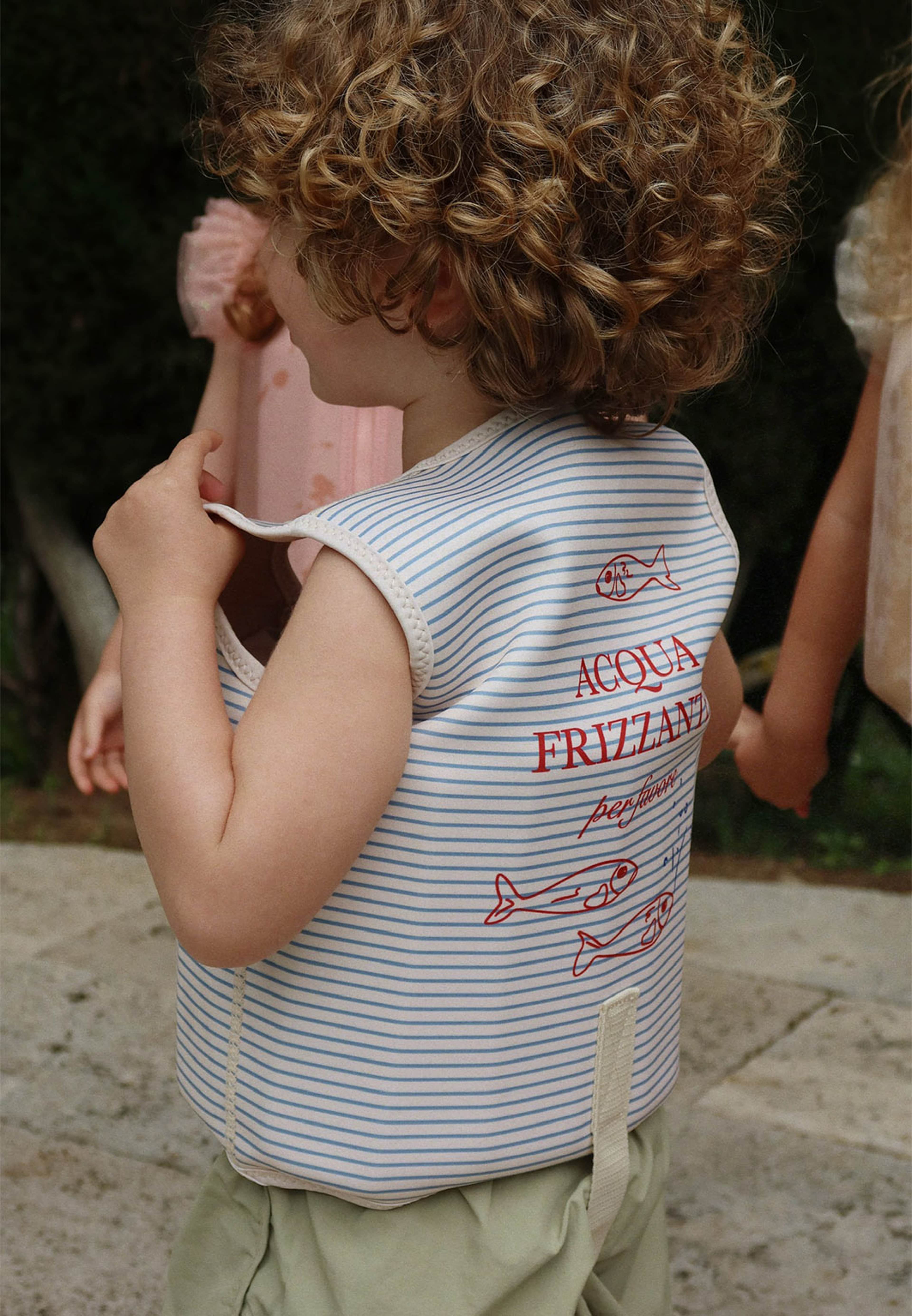 ELLIS SWIM VEST, från Konges Sløjd, i färgen Stripe Bluie. Klicka för att öppna bilden i stort format