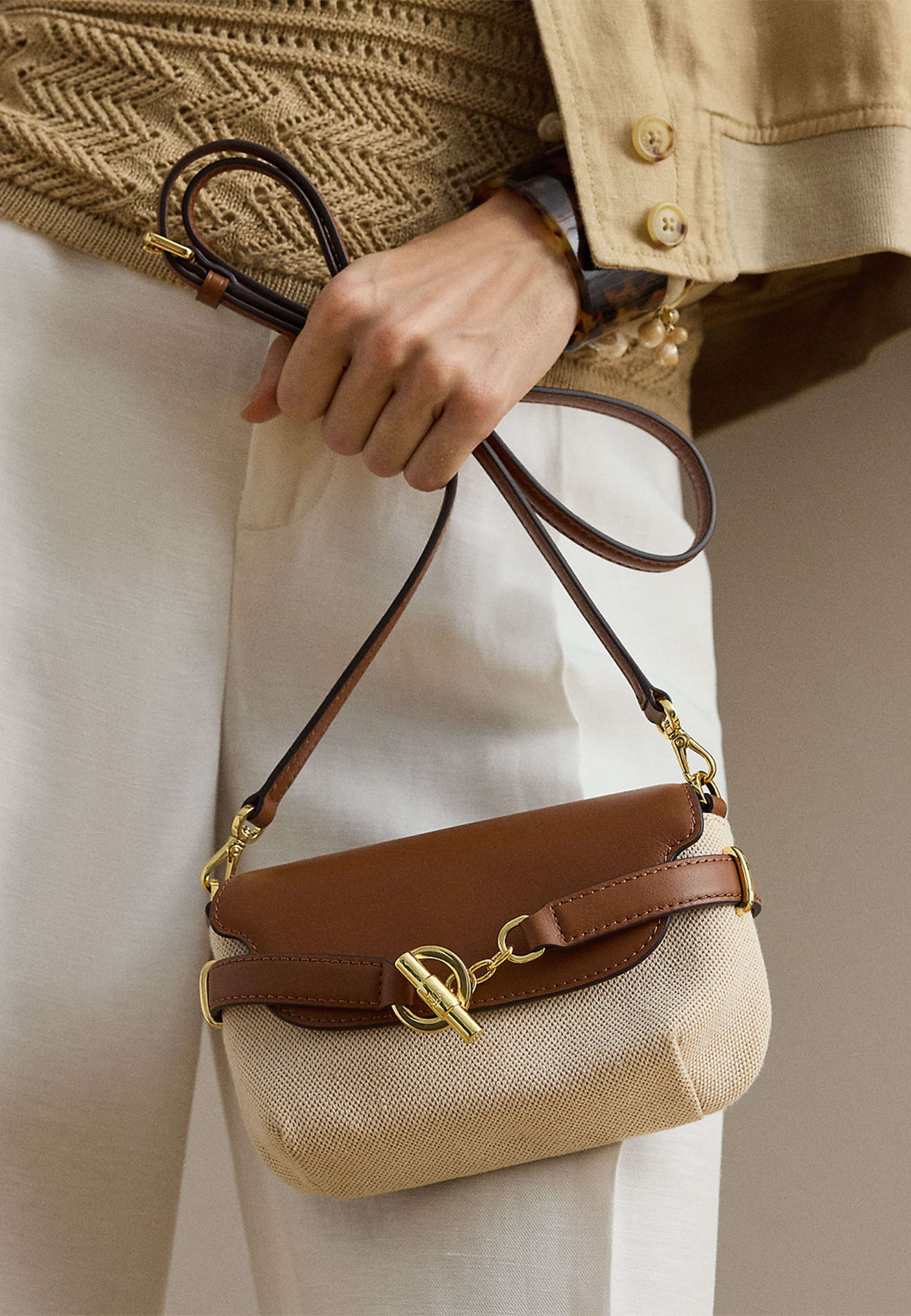 Canvas Small Blaike Crossbody Bag, från Lauren Ralph Lauren, i färgen Ntrl/Buff Canvas/Tan. Klicka för att öppna bilden i stort format