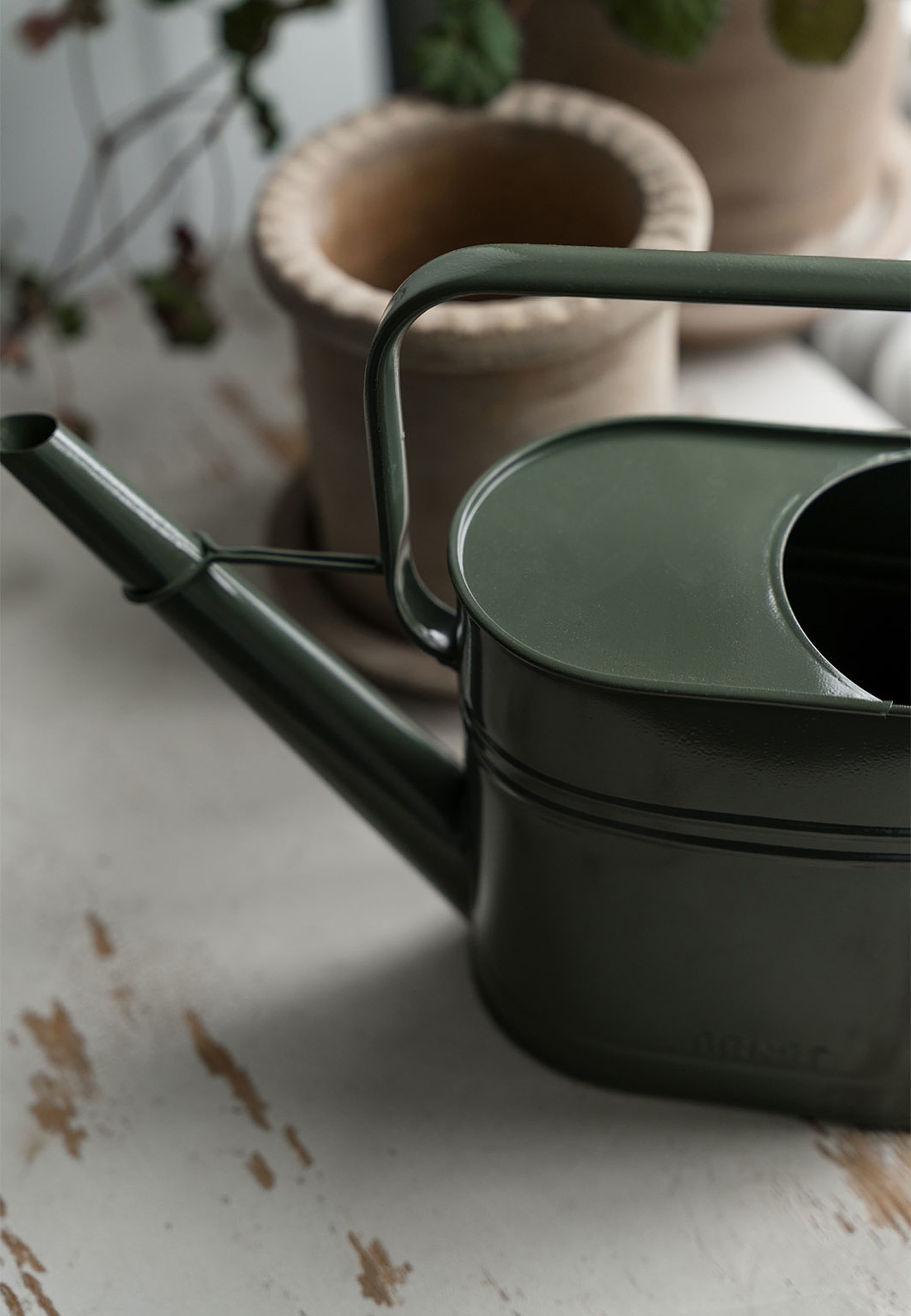 Vattenkanna, från ERNST, i färgen Salvia. Klicka för att öppna bilden i stort format