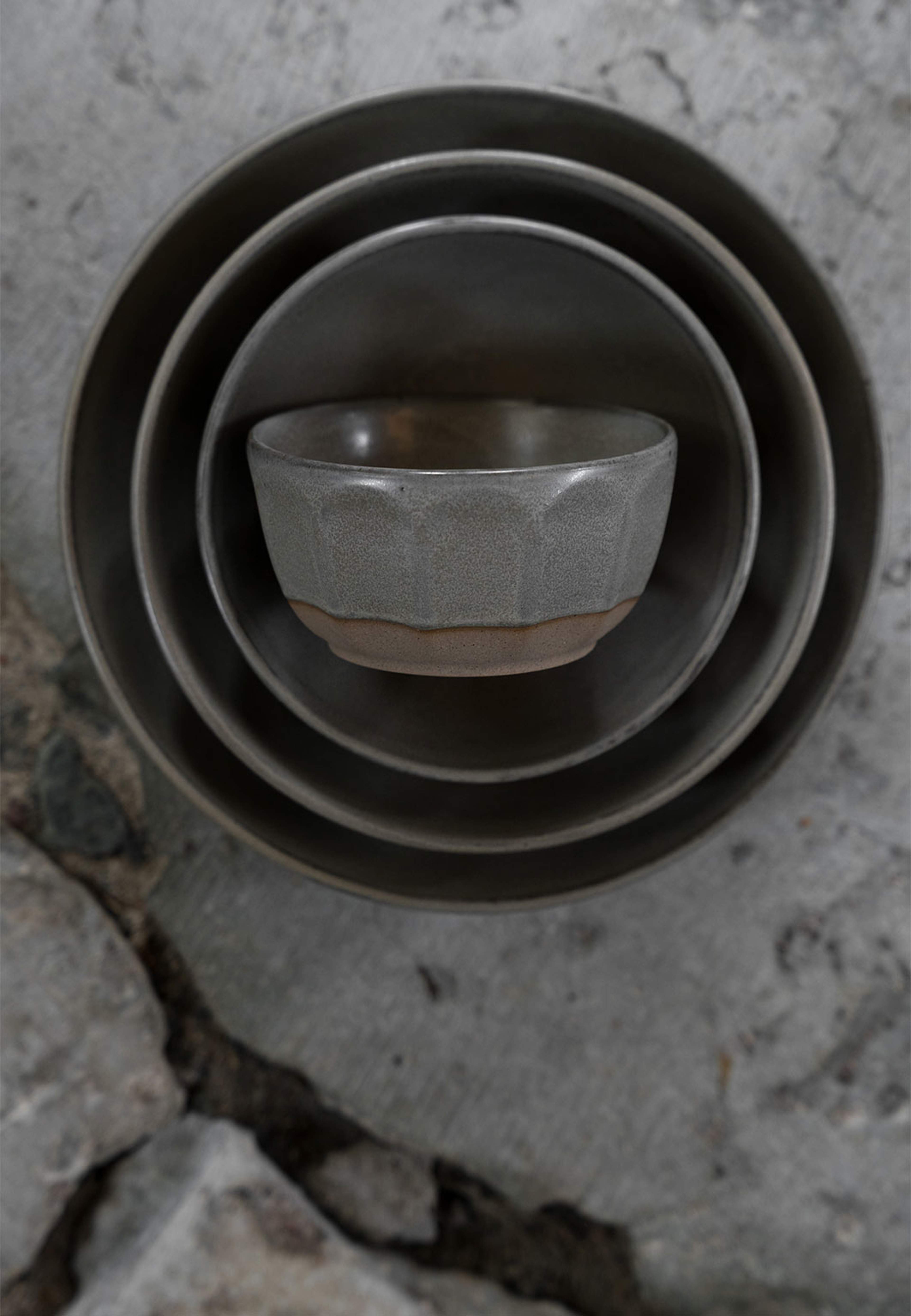 Skål stengods, från ERNST, i färgen Grå/Natur. Klicka för att öppna bilden i stort format