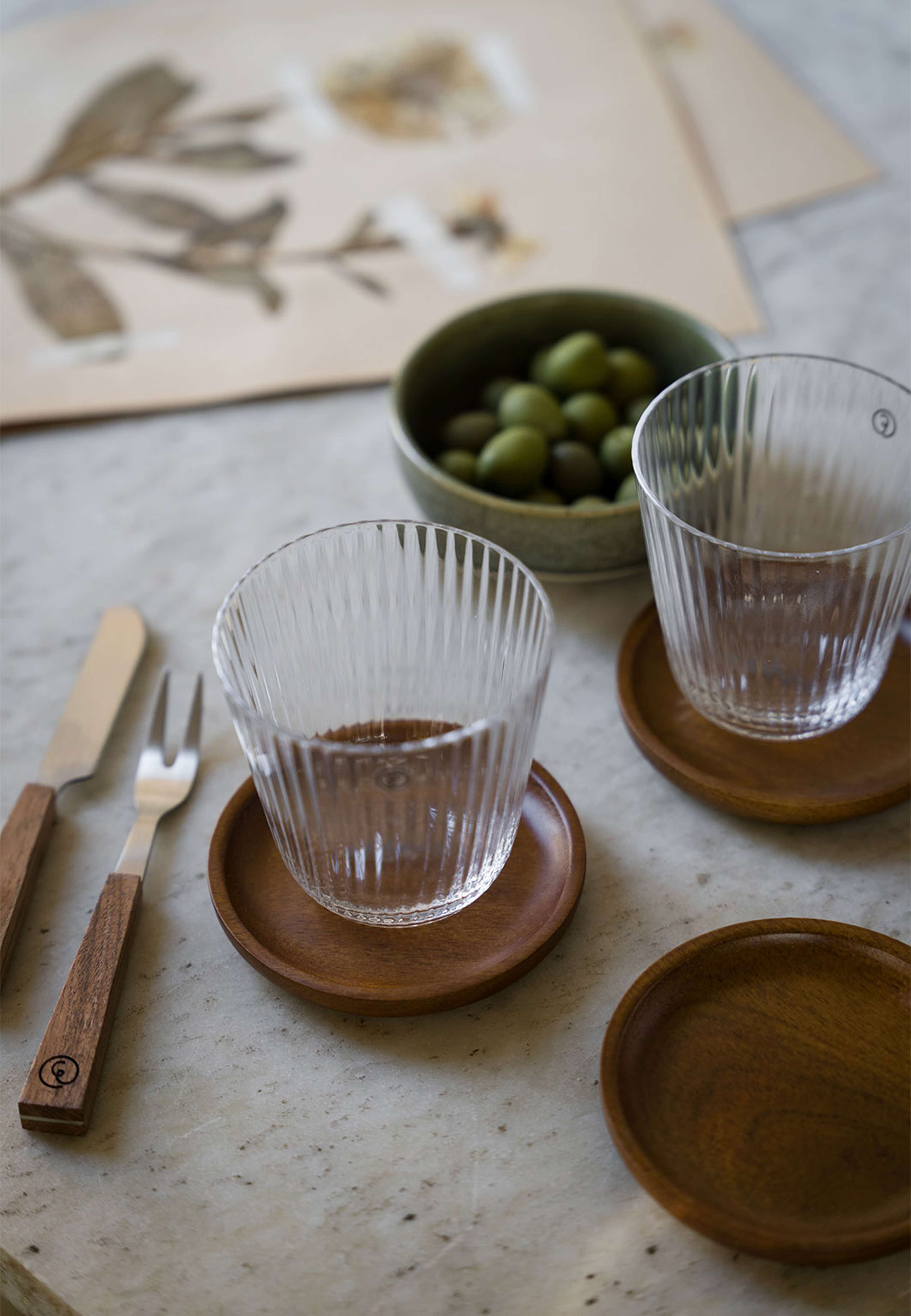 Bricka, från ERNST, i färgen Mörkt Trä. Klicka för att öppna bilden i stort format