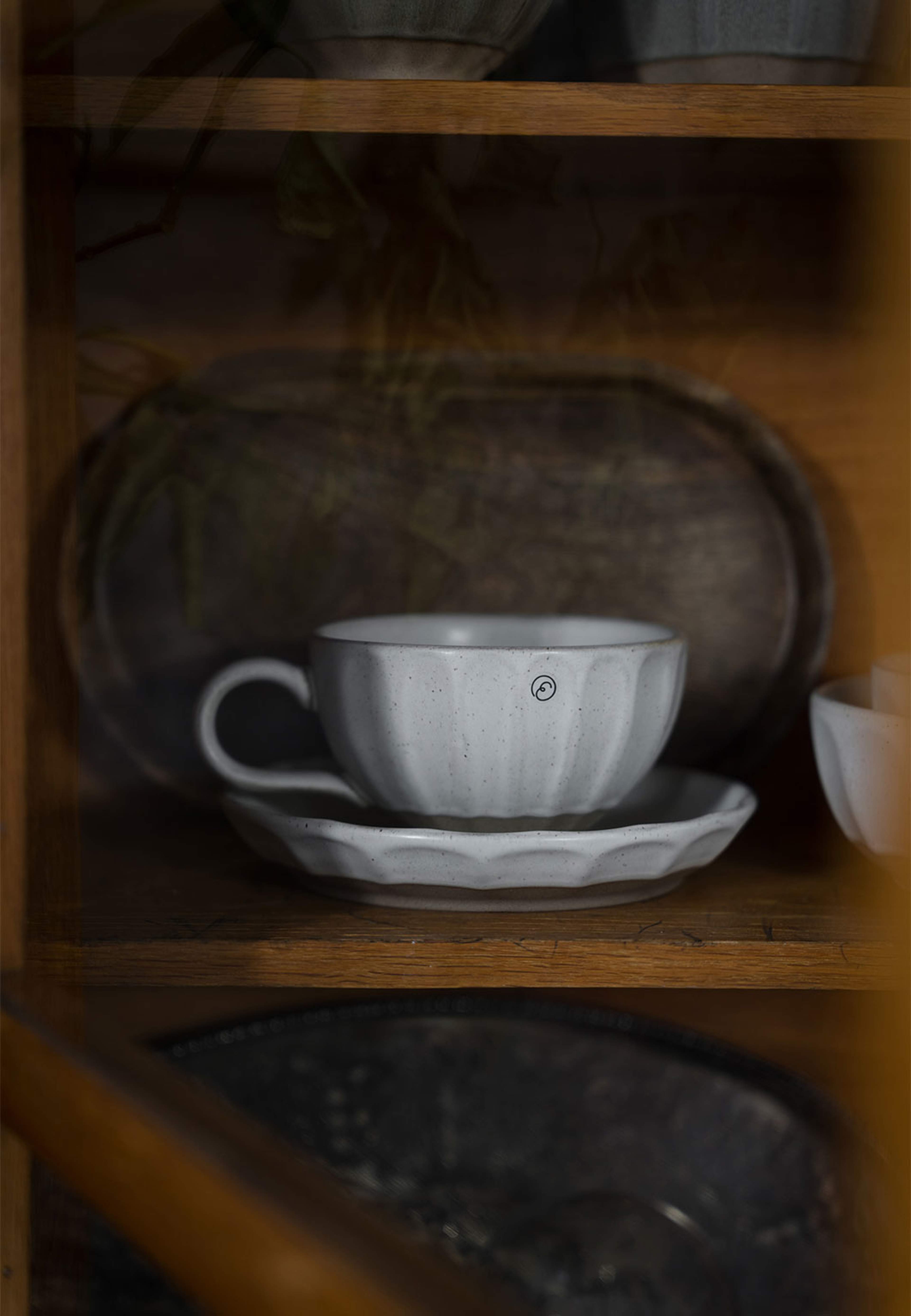 Assiett stengods, från ERNST, i färgen Vit/Natur. Klicka för att öppna bilden i stort format