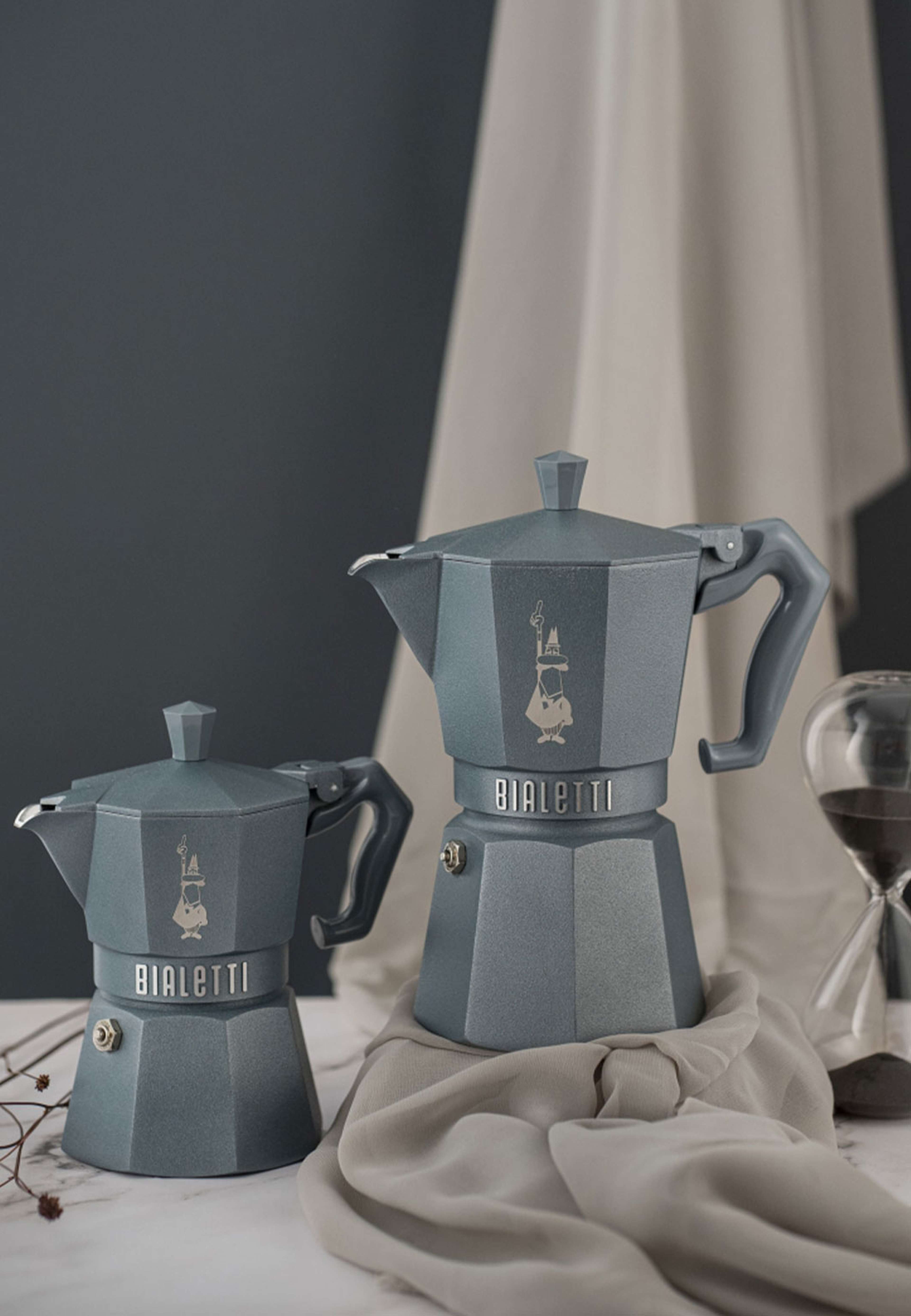 Kokare 3 kopp MOKA EXCLUSIVE INDUCTION Grå BIALETTI®, från Bialetti, i färgen Grey. Klicka för att öppna bilden i stort format
