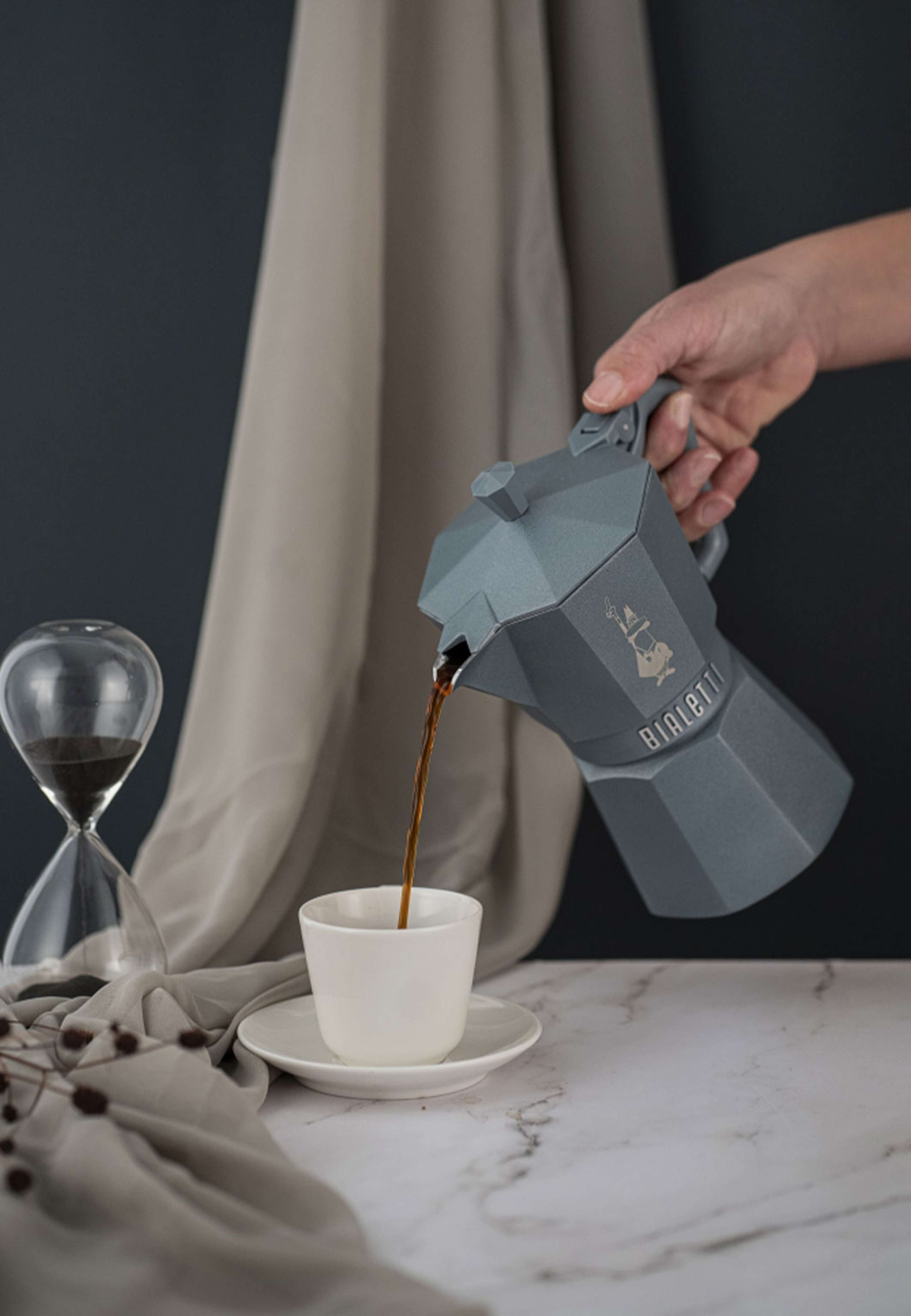 Kokare 6 kopp MOKA EXCLUSIVE INDUCTION Grå BIALETTI®, från Bialetti, i färgen Silver Grey. Klicka för att öppna bilden i stort format