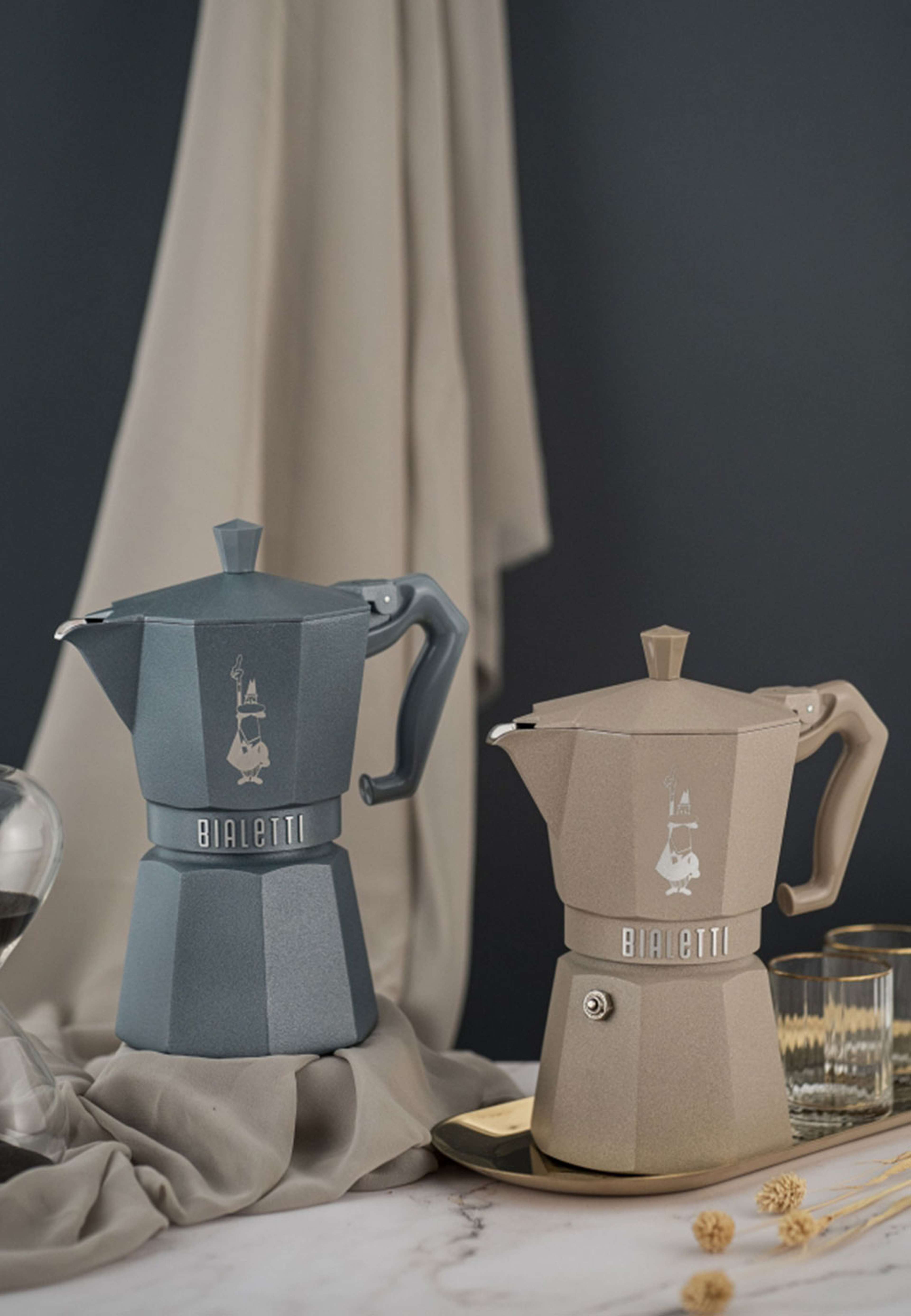 Kokare 6 kopp MOKA EXCLUSIVE INDUCTION Desert BIALETTI®, från Bialetti, i färgen Grey. Klicka för att öppna bilden i stort format
