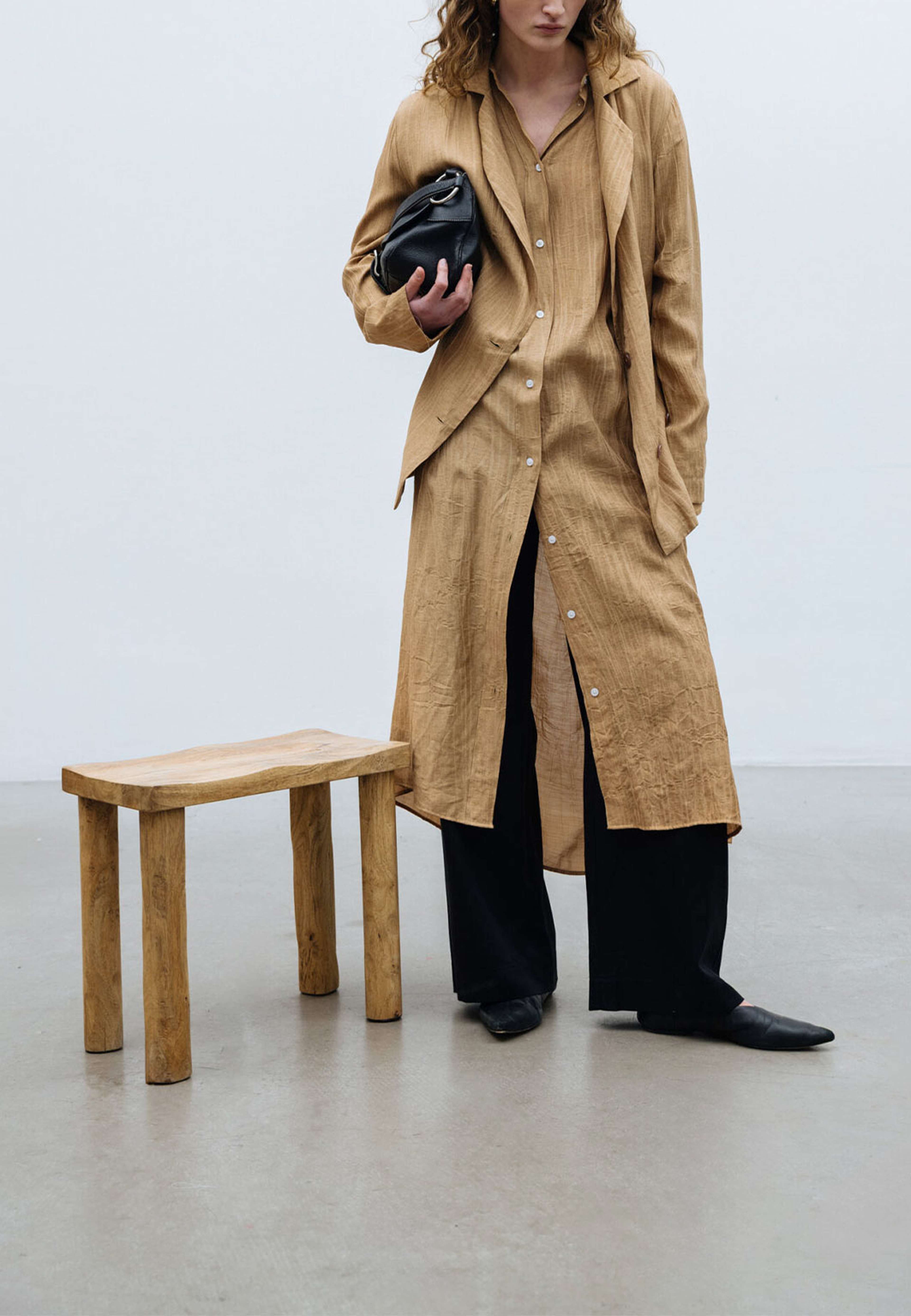 Free Blazer Sheer Crinkel, från A Part Of The Art, i färgen Hazelnut. Klicka för att öppna bilden i stort format