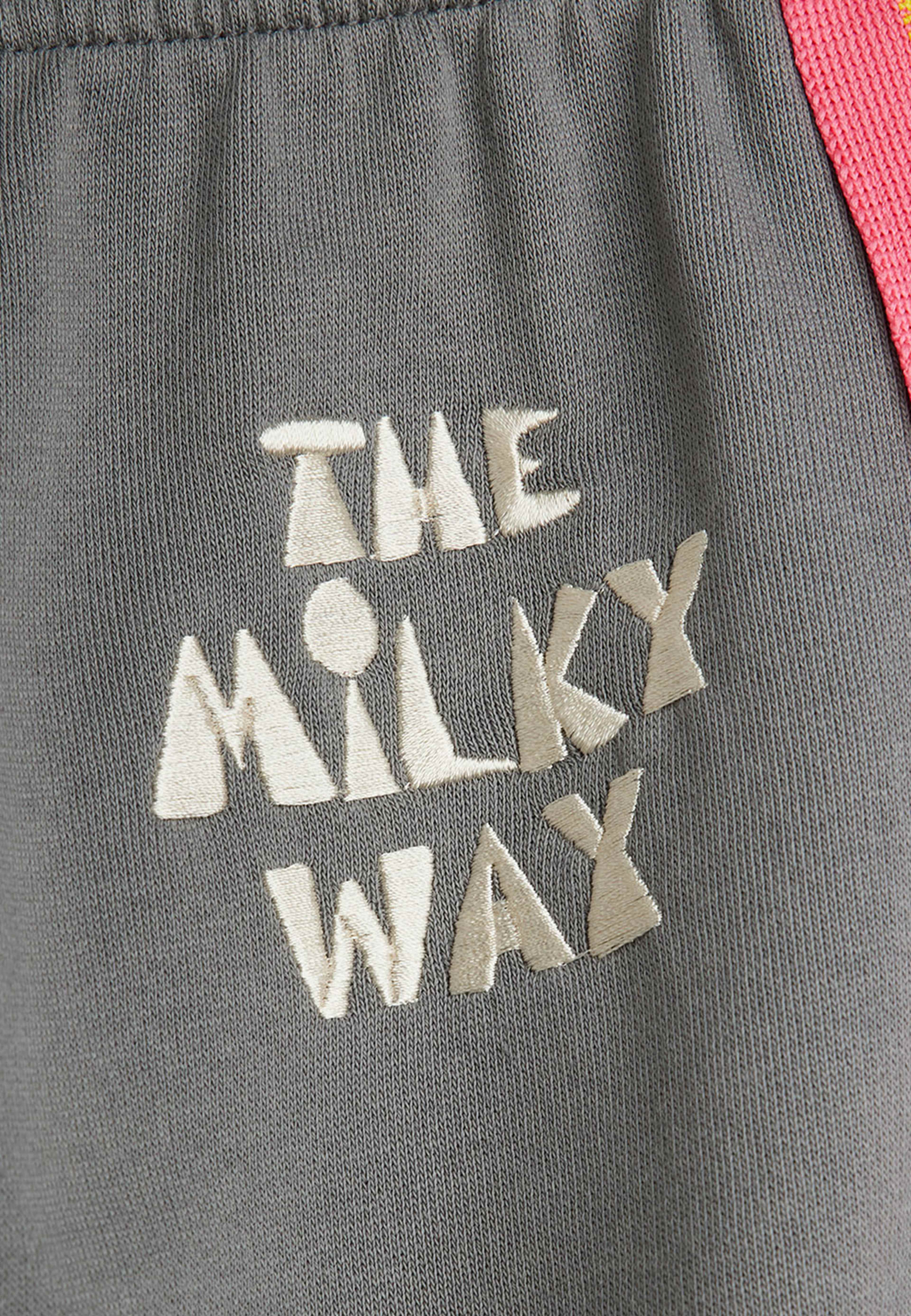 The Milky Way Panel Sweatpants, från Mini Rodini, i färgen Grey. Klicka för att öppna bilden i stort format