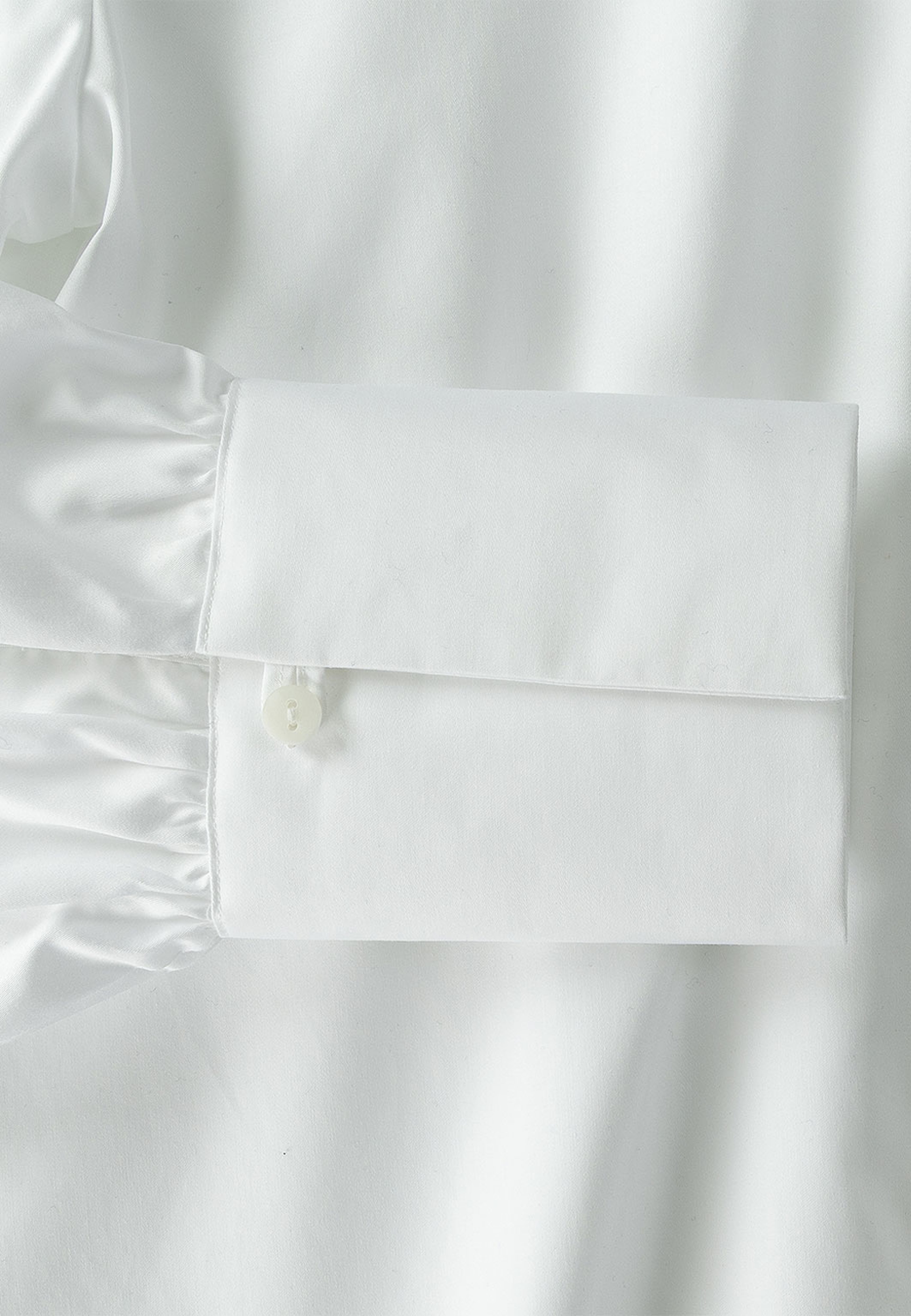 Skjorta Teresa Cotton Sateen, från The Shirt Factory, i färgen White. Klicka för att öppna bilden i stort format