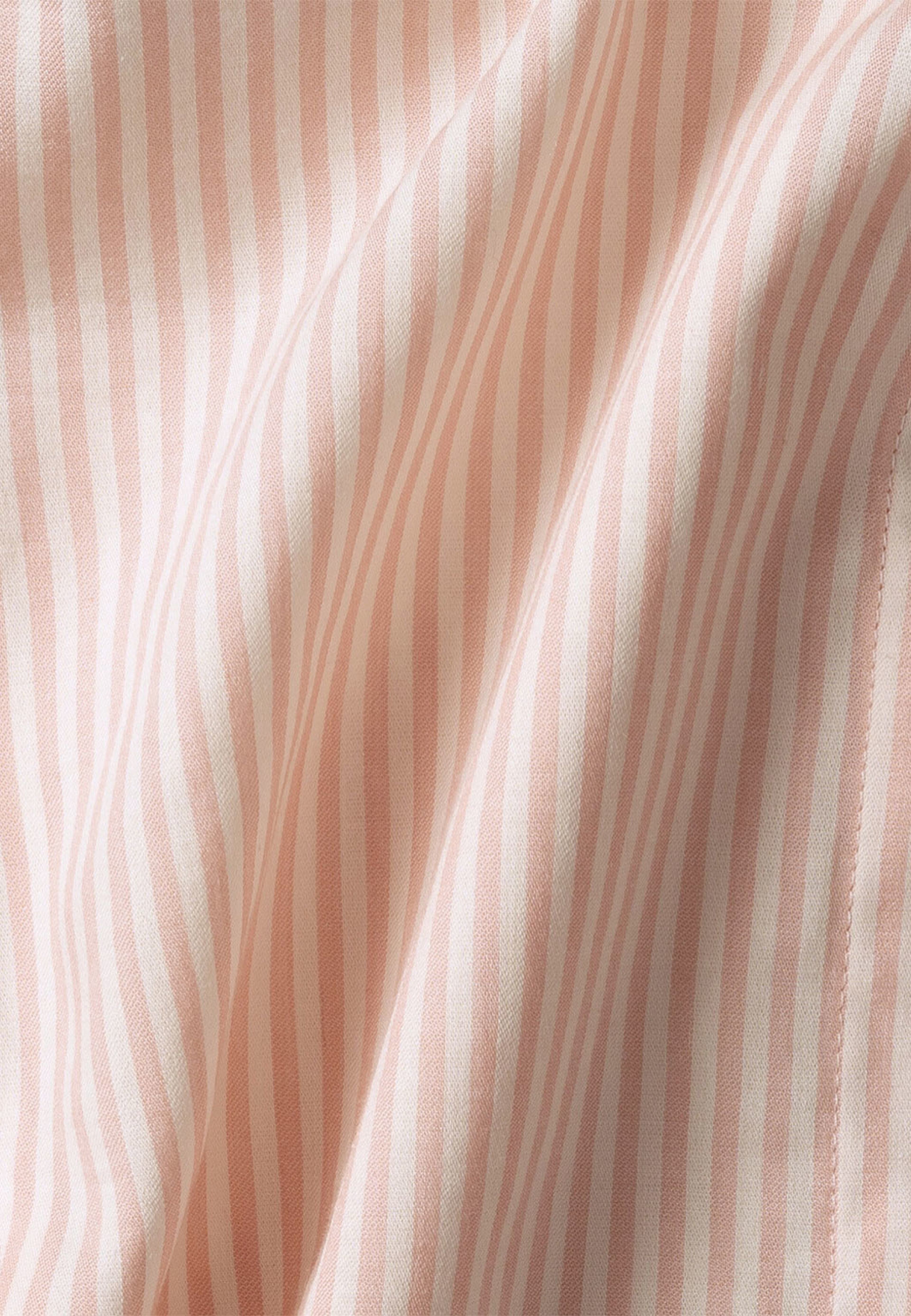 Skjorta Emma Pink Stripe, från The Shirt Factory, i färgen Pink. Klicka för att öppna bilden i stort format