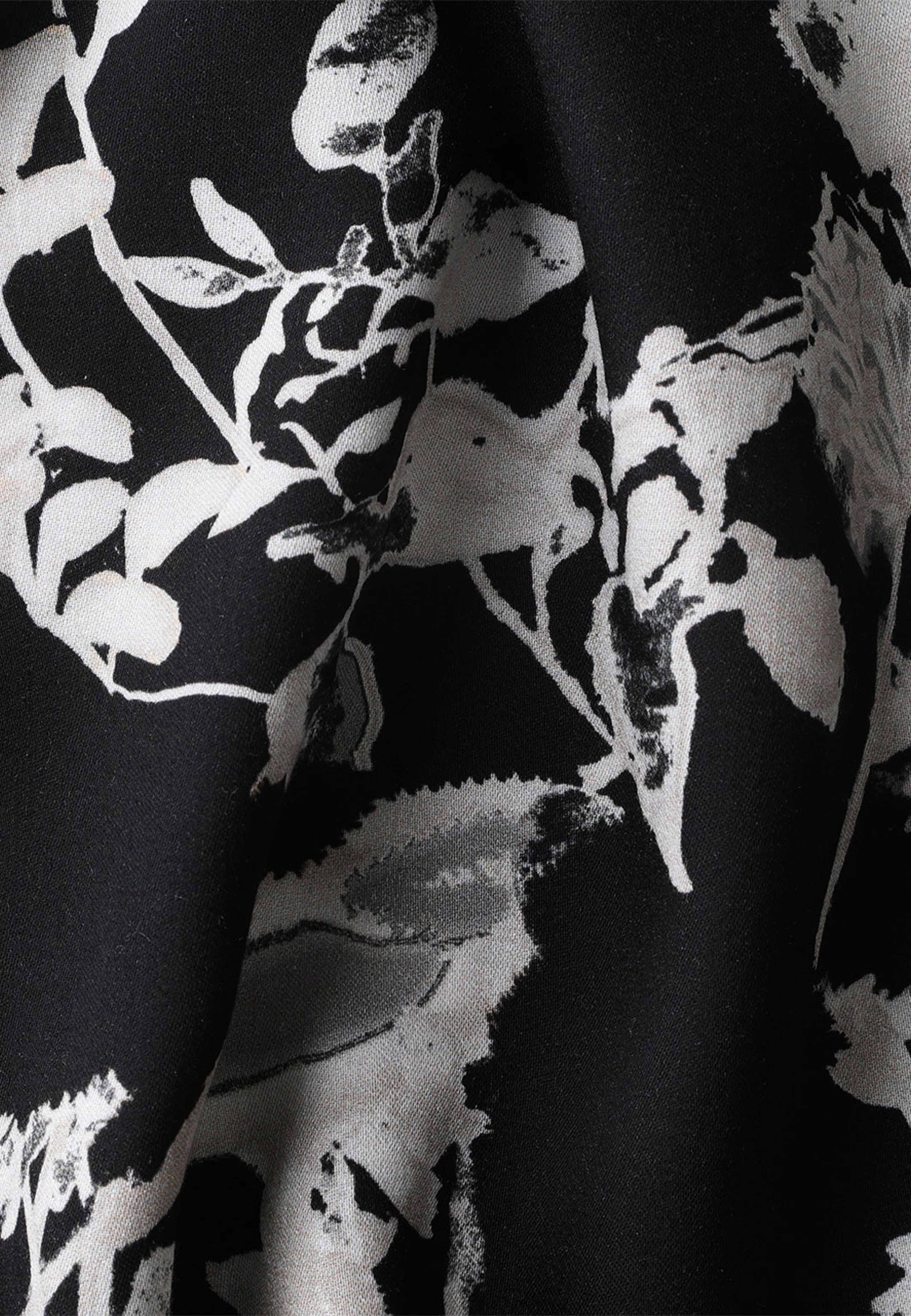 Blus Victoria Evening Dew, från The Shirt Factory, i färgen Black. Klicka för att öppna bilden i stort format