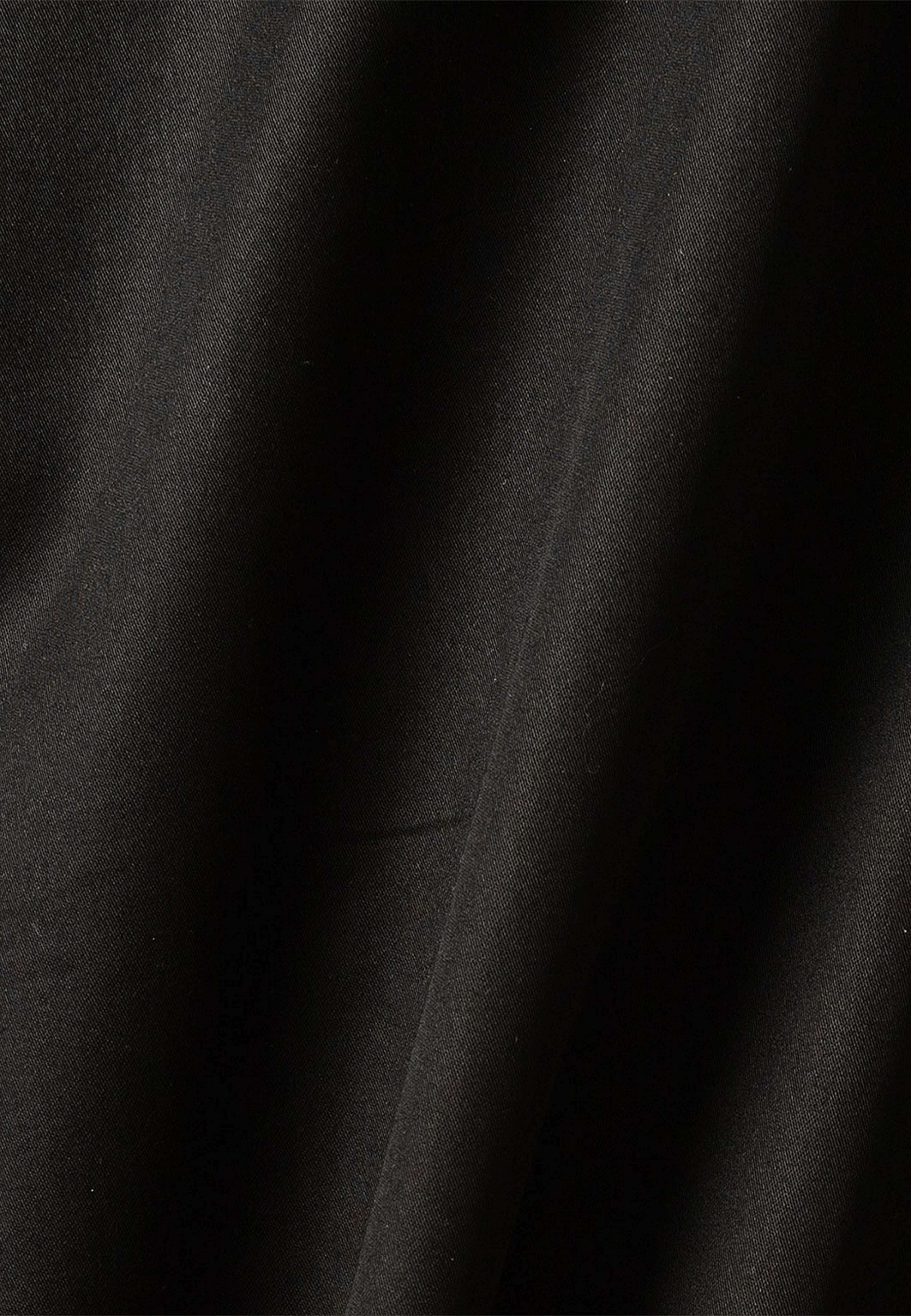 Kortärmad Skjorta Jaylin Cotton Poplin, från The Shirt Factory, i färgen Black. Klicka för att öppna bilden i stort format