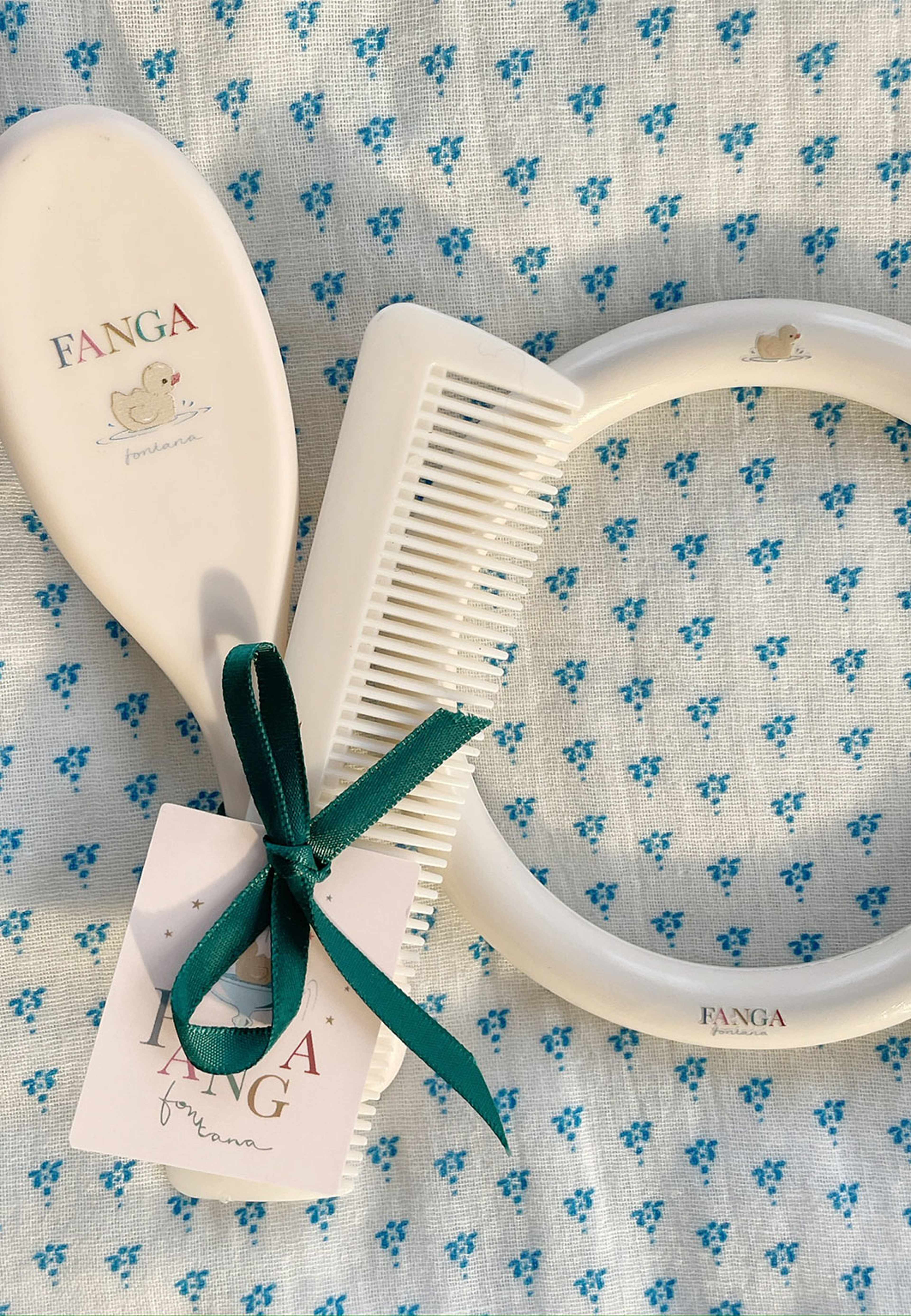 Baby Hairbrush Set, från Fanga Fontana, i färgen Beige. Klicka för att öppna bilden i stort format
