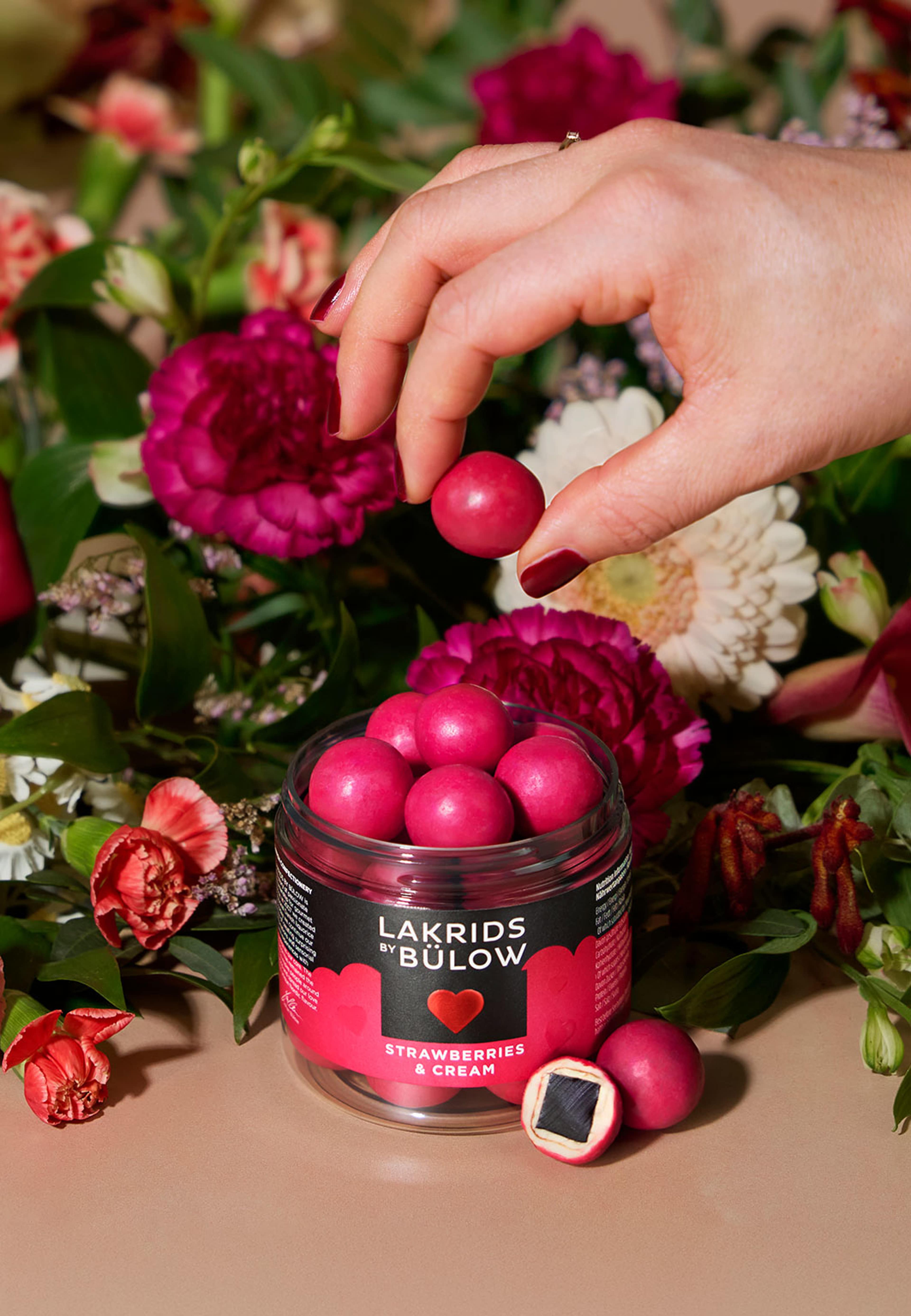 Small Strawberries & Cream, från Lakrids by Bülow, i färgen Small Strawberries & Cream. Klicka för att öppna bilden i stort format