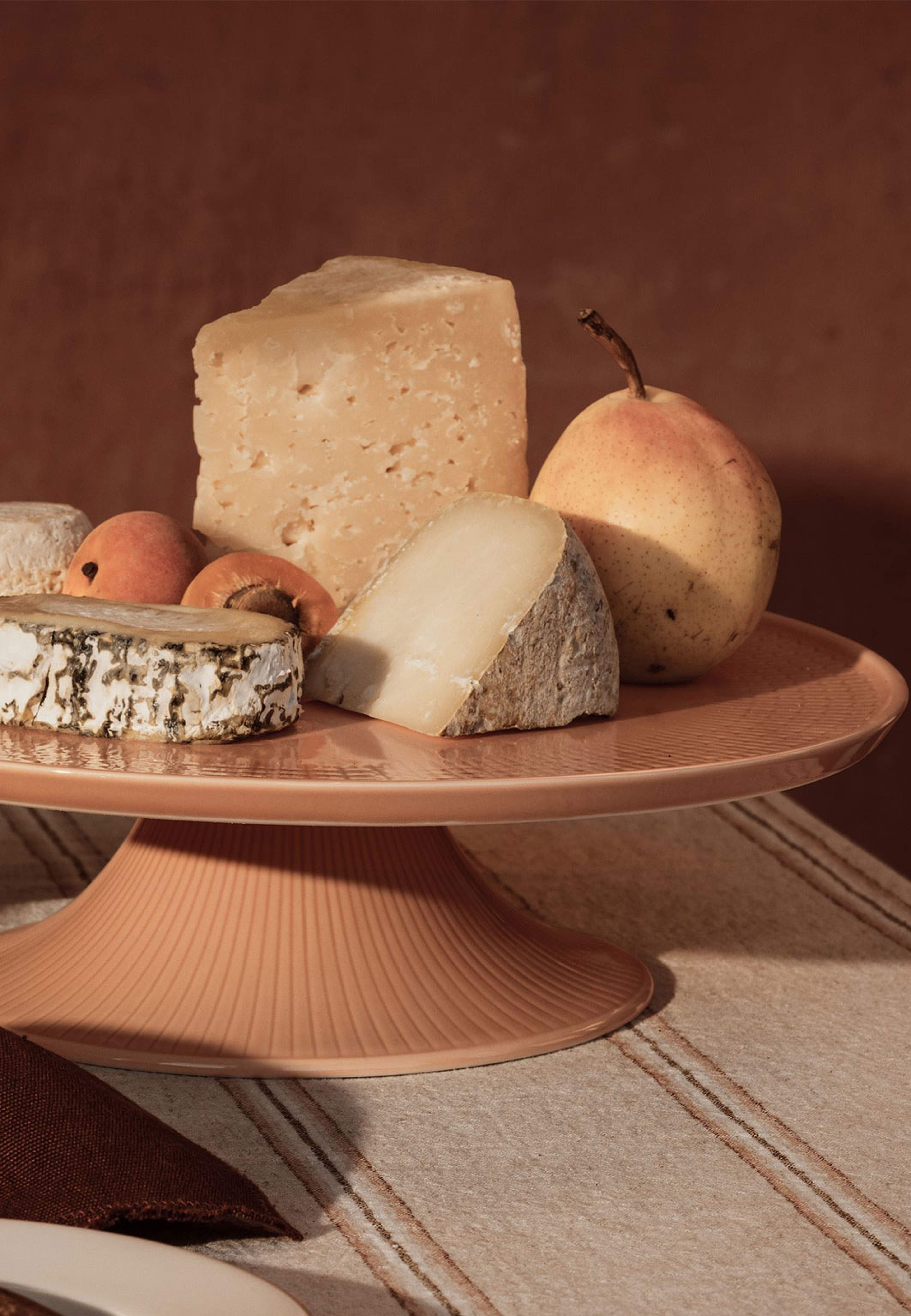 Swedish Grace tårtfat 31 cm jubilee, från Rörstrand, i färgen Karamell. Klicka för att öppna bilden i stort format