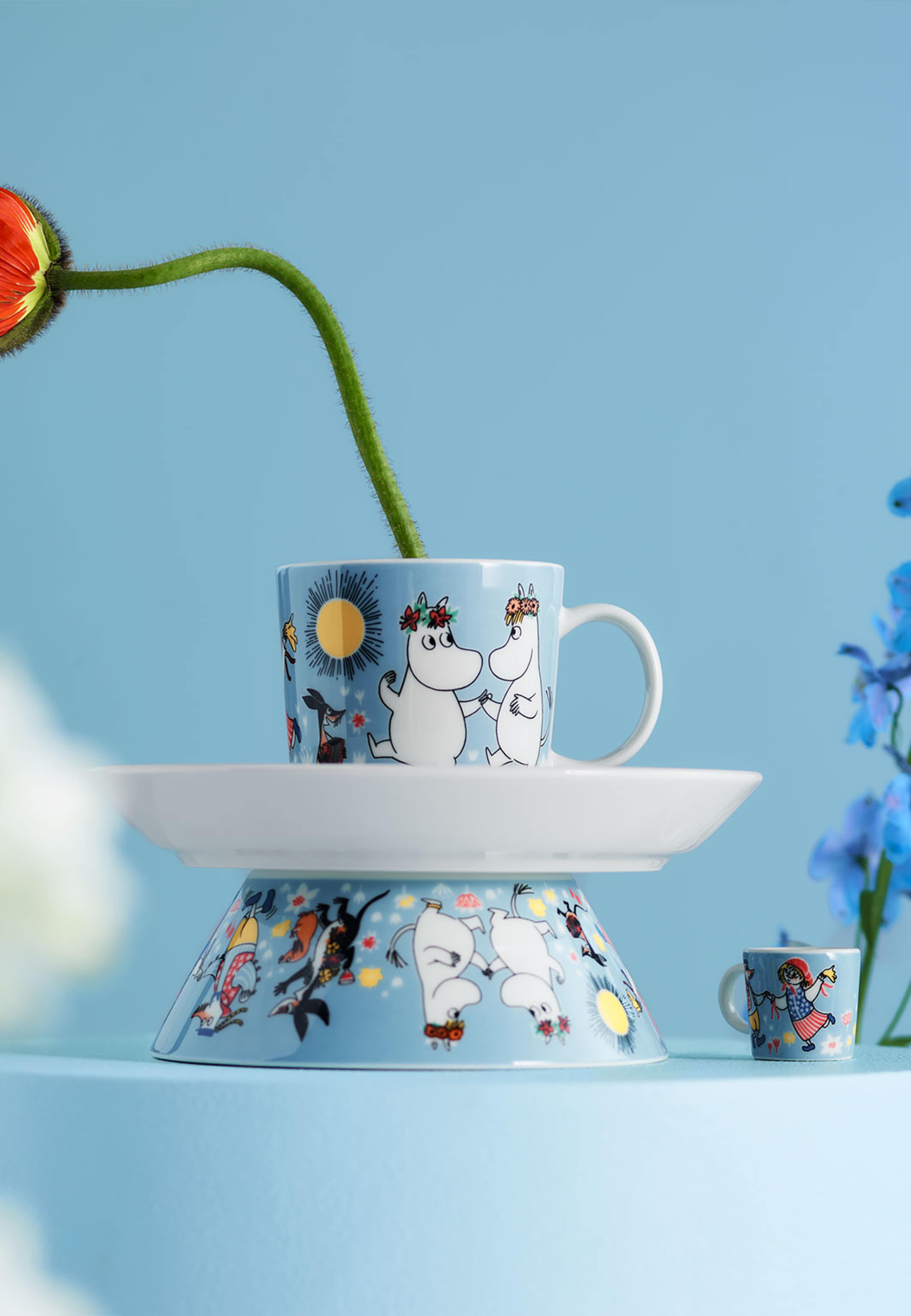 Mumin mini mugg Sommardans, från Arabia, i färgen Flerfärgad. Klicka för att öppna bilden i stort format